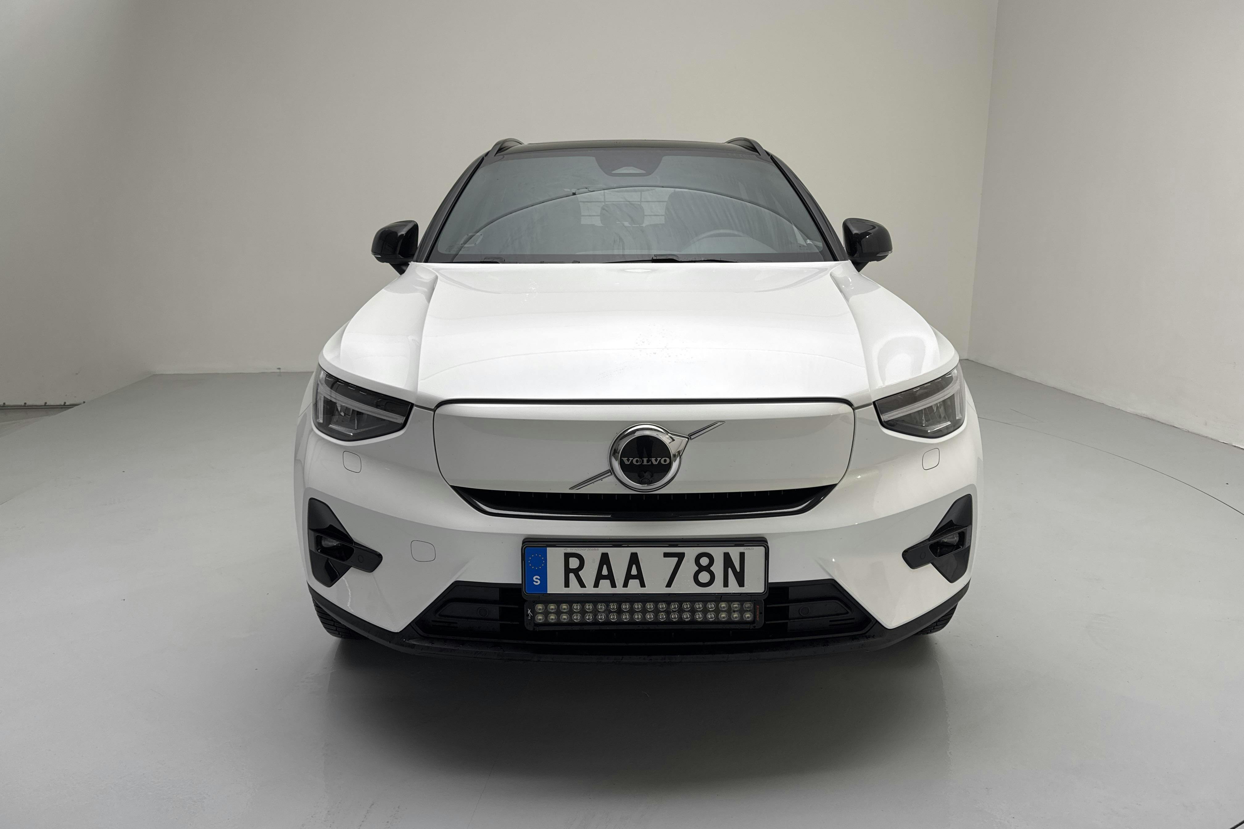 Volvo XC40 P8 Recharge Twin AWD (408hk) - 6 639 mil - Automat - vit - 2023