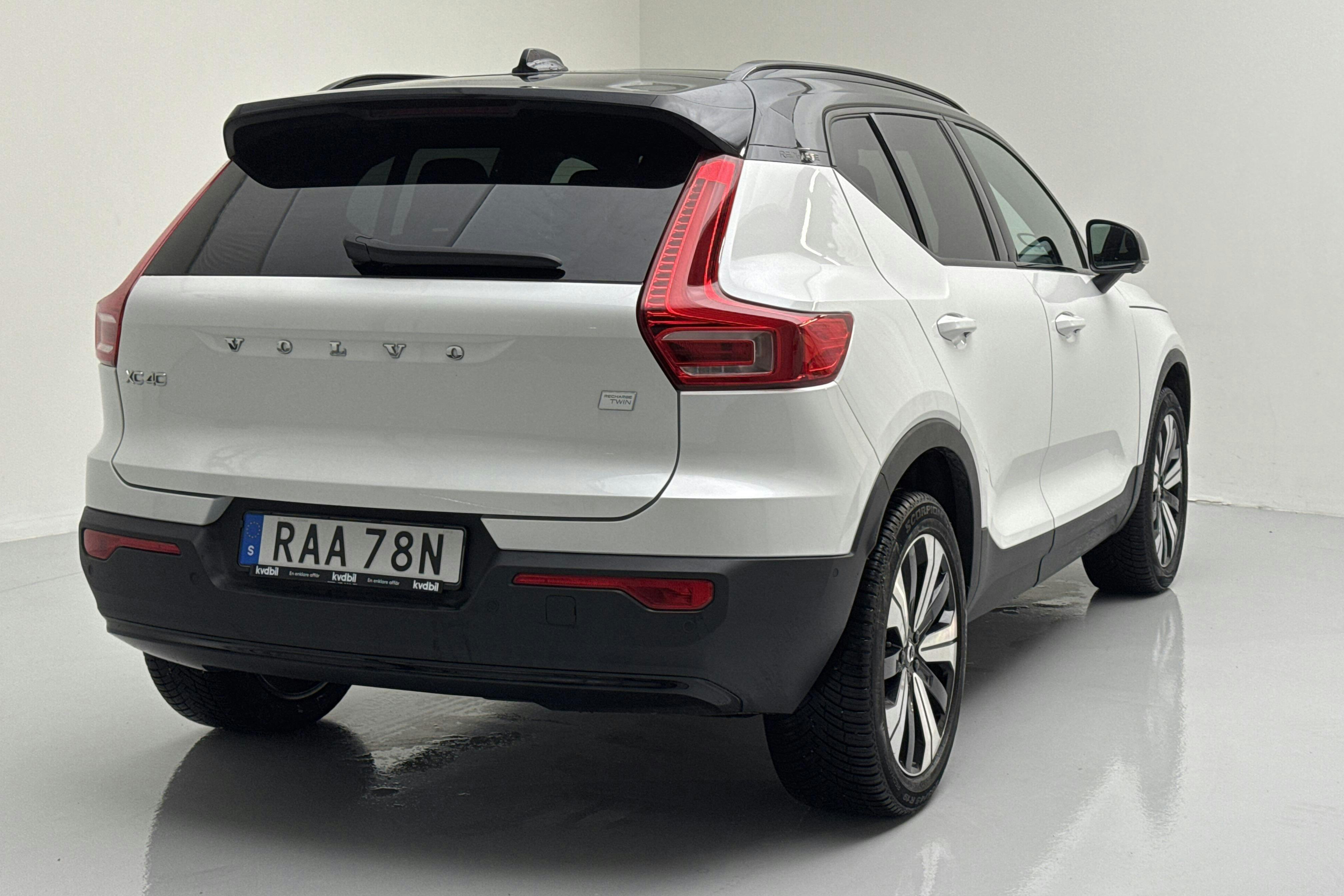 Volvo XC40 P8 Recharge Twin AWD (408hk) - 6 639 mil - Automat - vit - 2023