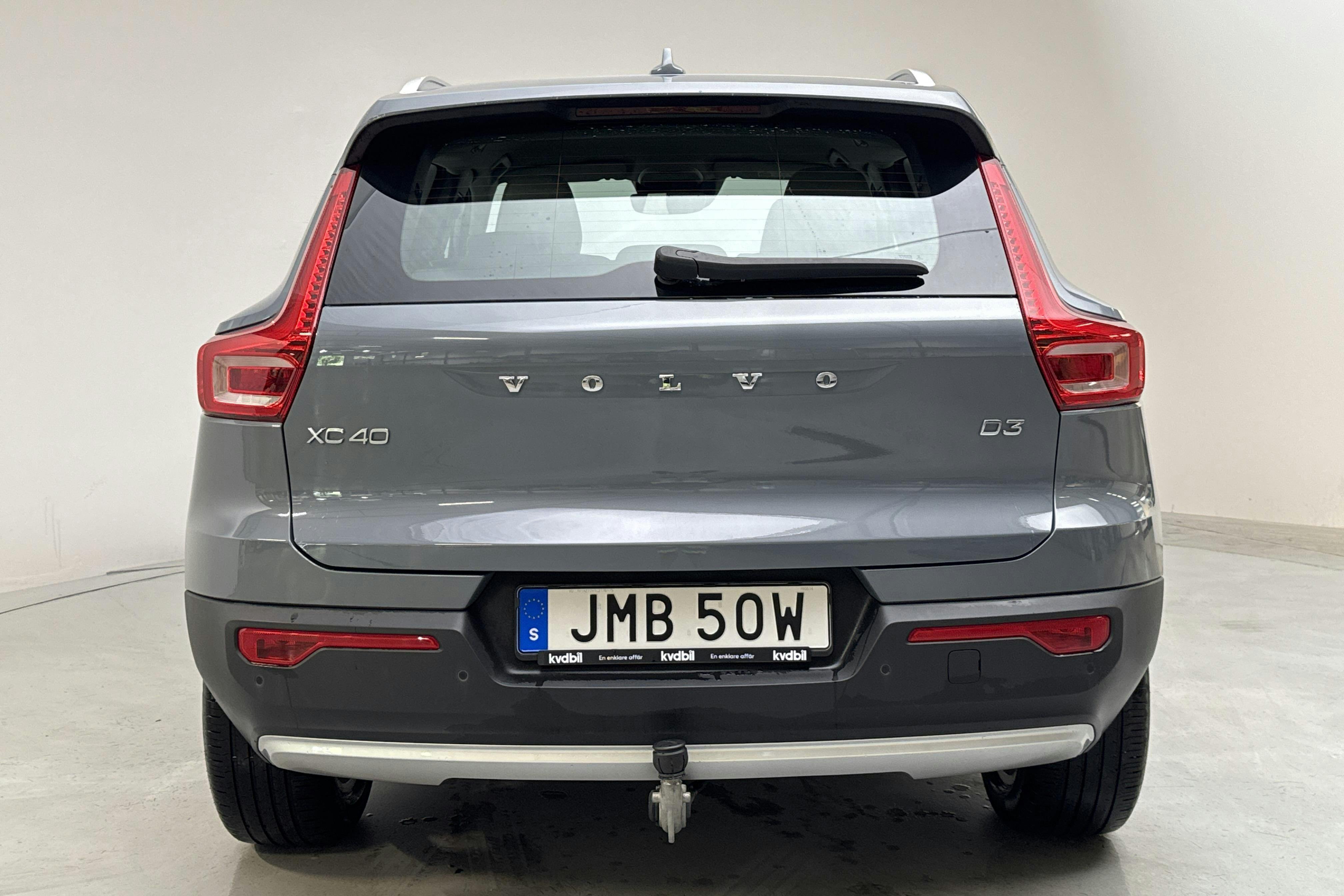 Volvo XC40 D3 2WD (150hk) - 4 778 mil - Manuell - grå - 2020