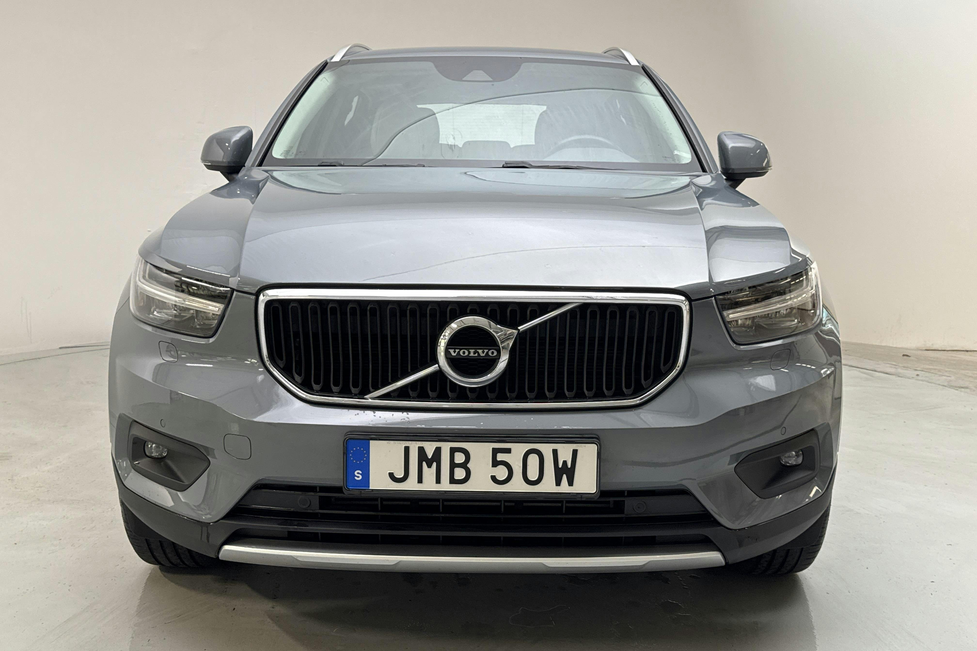 Volvo XC40 D3 2WD (150hk) - 4 778 mil - Manuell - grå - 2020