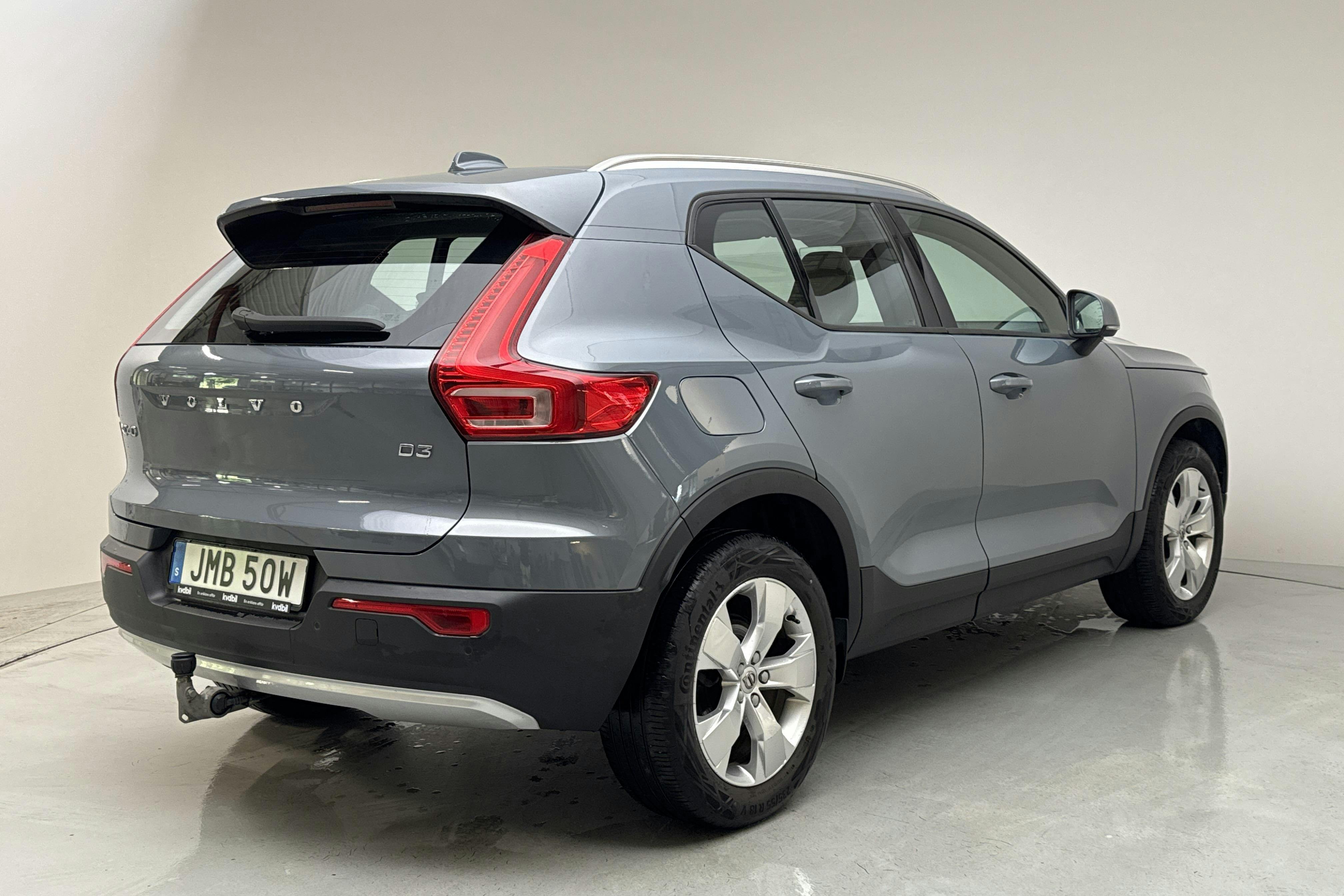Volvo XC40 D3 2WD (150hk) - 4 778 mil - Manuell - grå - 2020