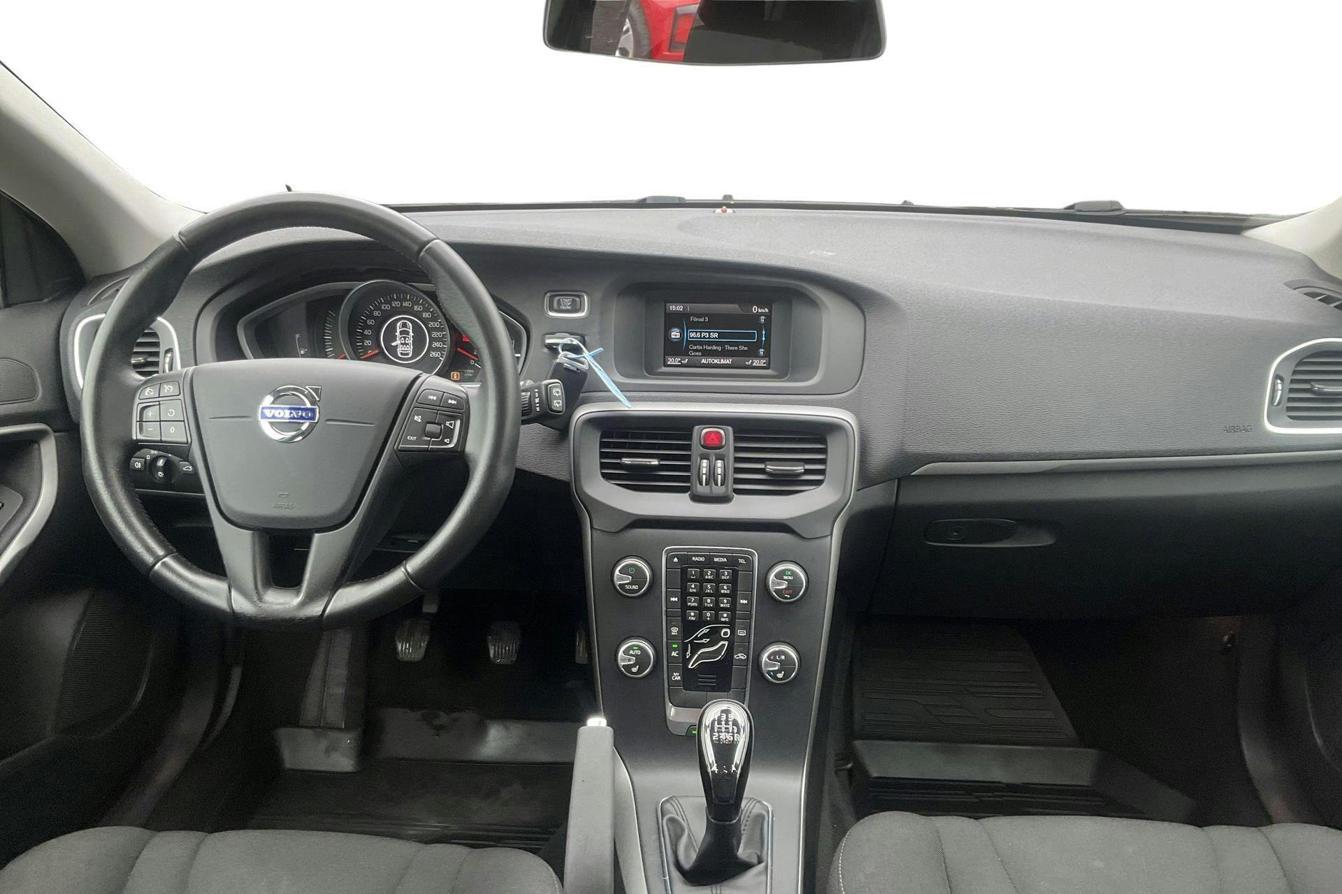 Volvo V40 T2 (122hk) - 12 304 mil - Manuell - svart - 2016