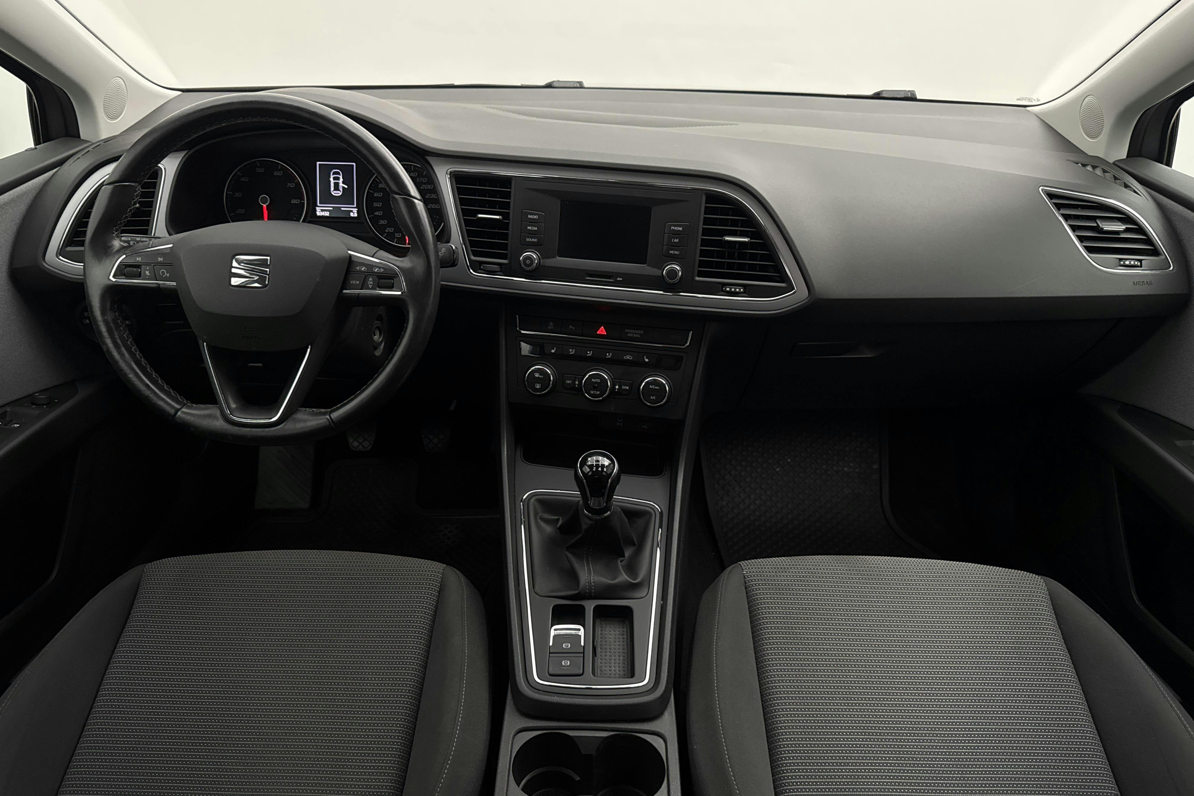 Seat Leon 1.2 TSI ST (110hk) - 9 343 mil - Manuell - grå - 2018