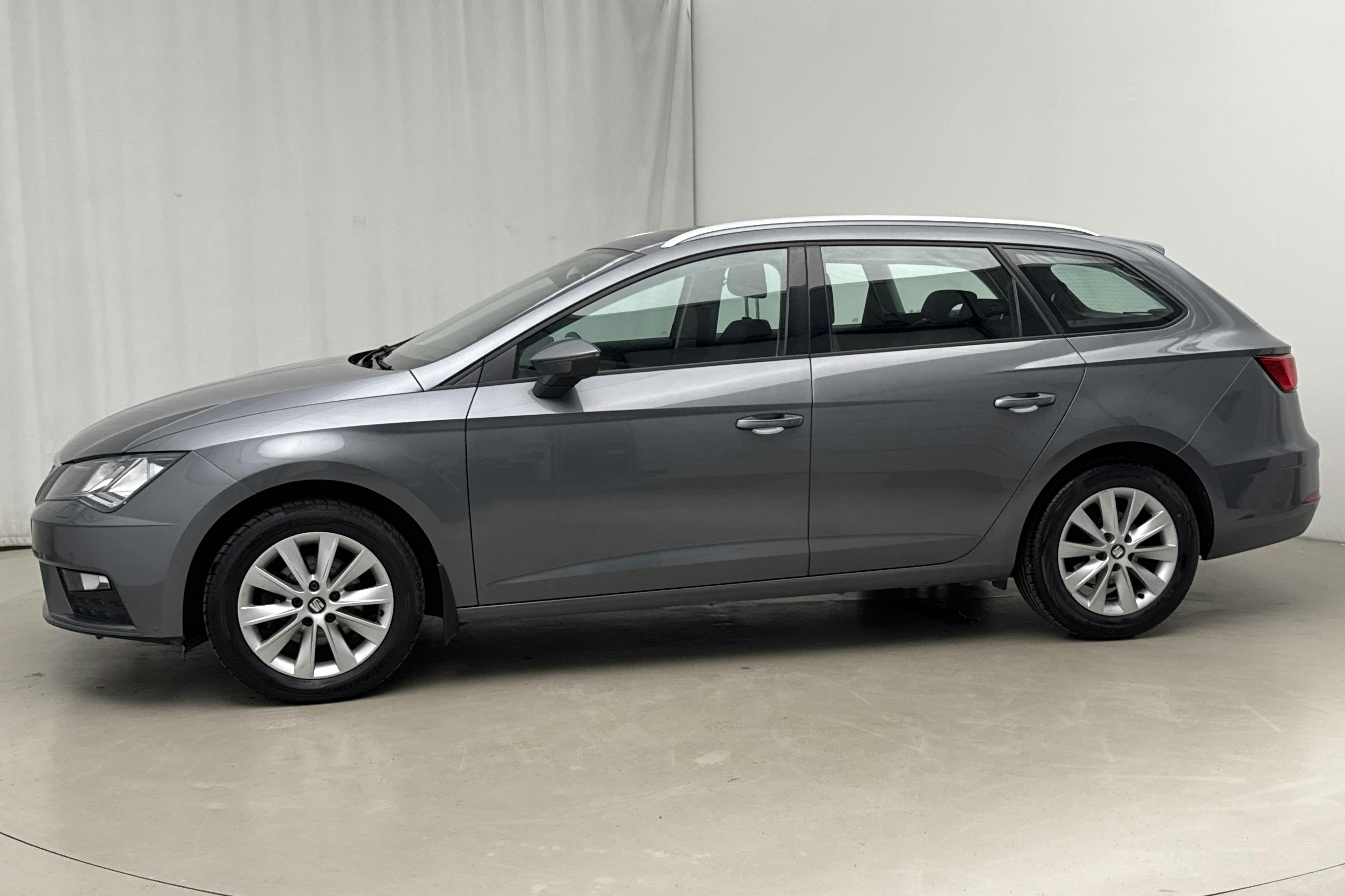 Presentationsfoto 2 av 14: Seat Leon 1.2 TSI ST (110hk) - 9 343 mil - Manuell - grå - 2018