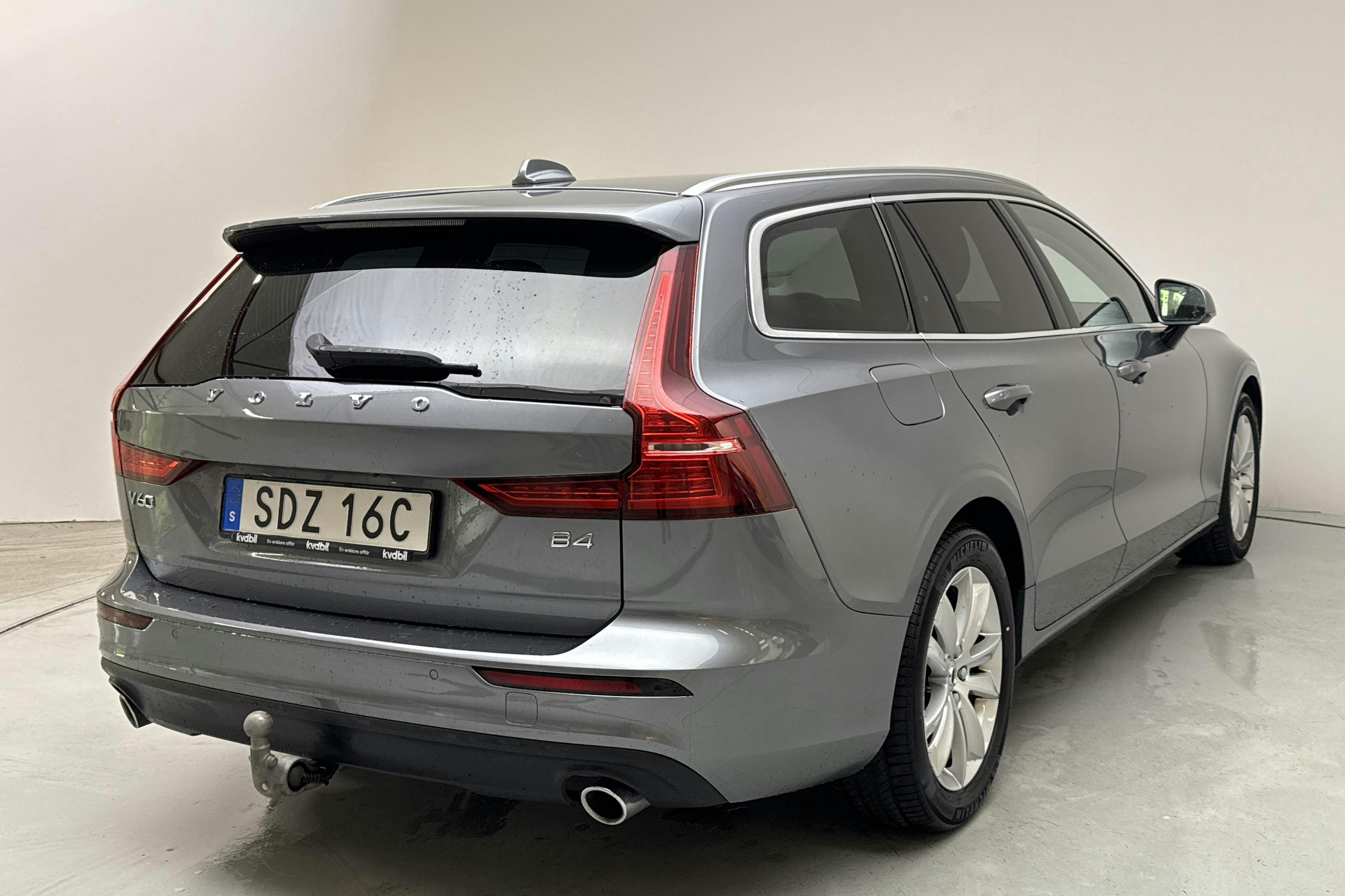 Volvo V60 B4 Mildhybrid, Bensin (197hk) - 4 357 mil - Automat - grå - 2021