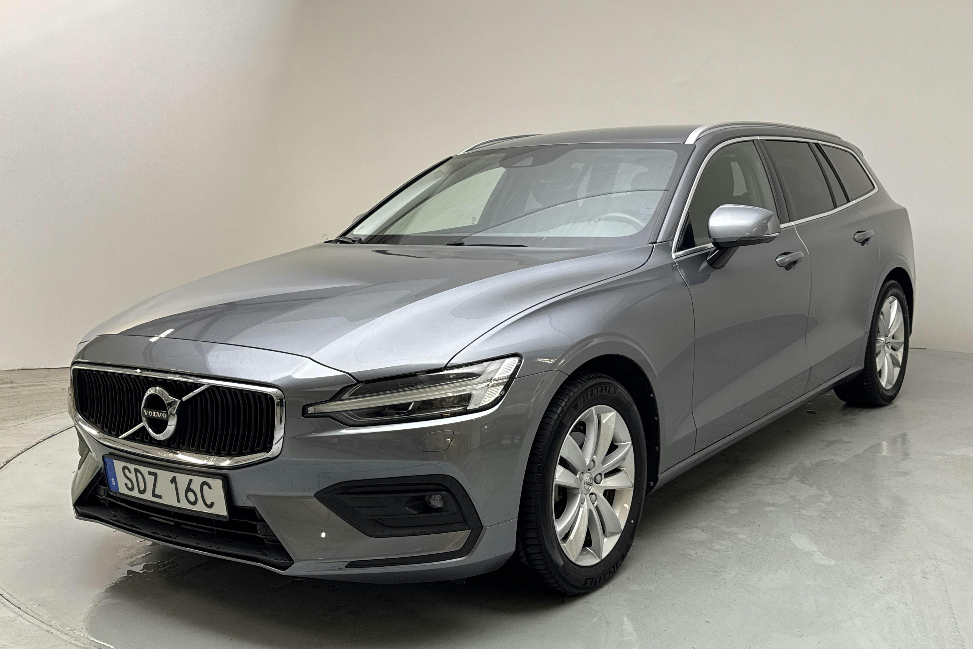 Volvo V60 B4 Mildhybrid, Bensin (197hk) - 4 357 mil - Automat - grå - 2021