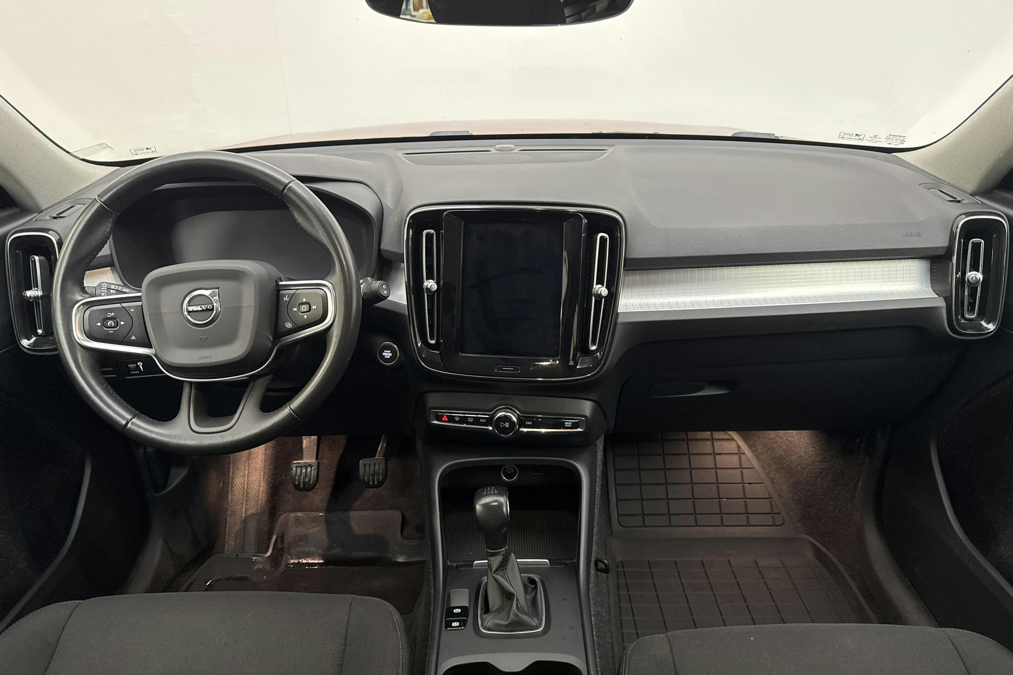 Volvo XC40 D3 AWD (150hk) - 10 845 mil - Manuell - röd - 2020