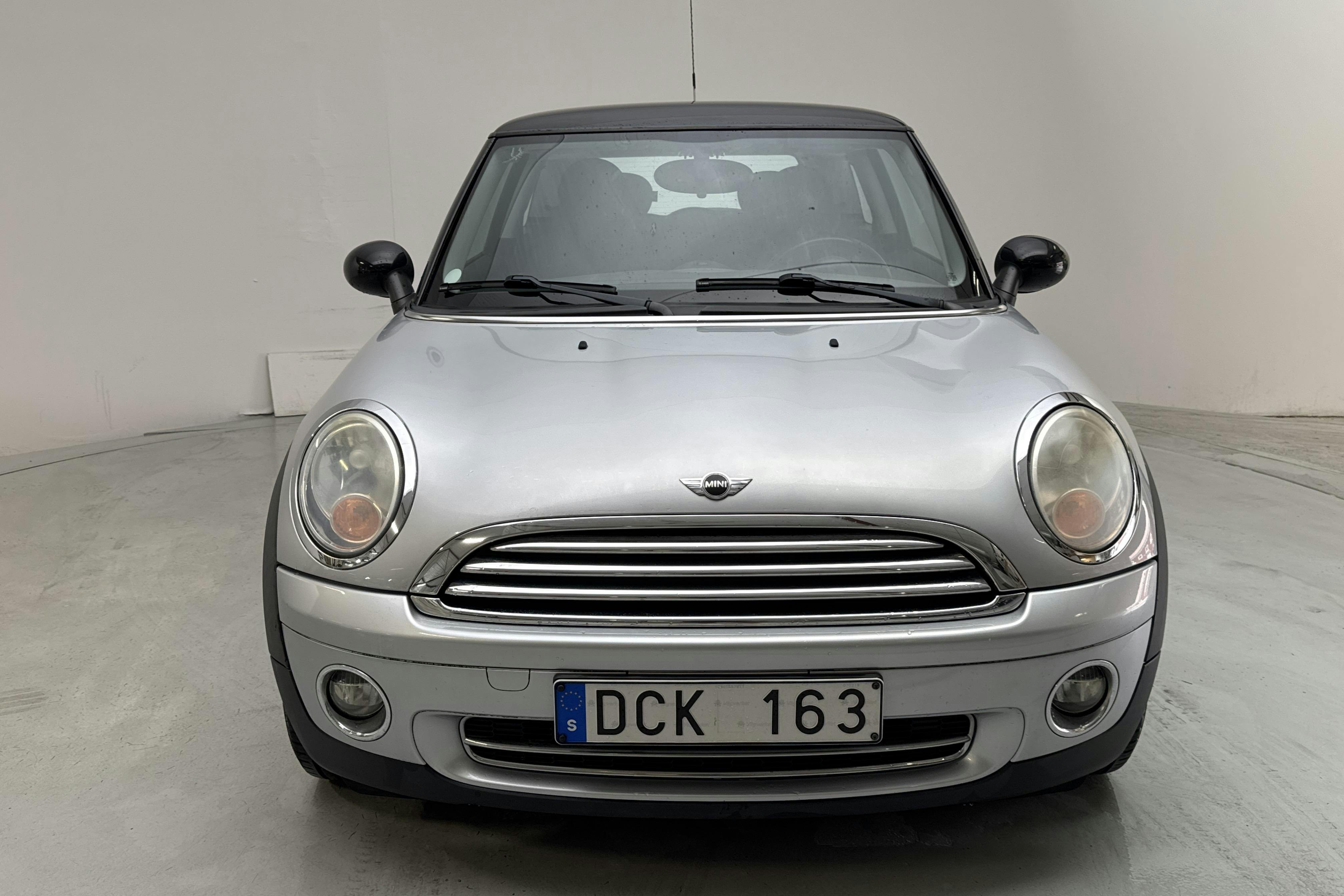 MINI Cooper 1.6 (120hk) - 5 419 mil - Manuell - Light Grey - 2007
