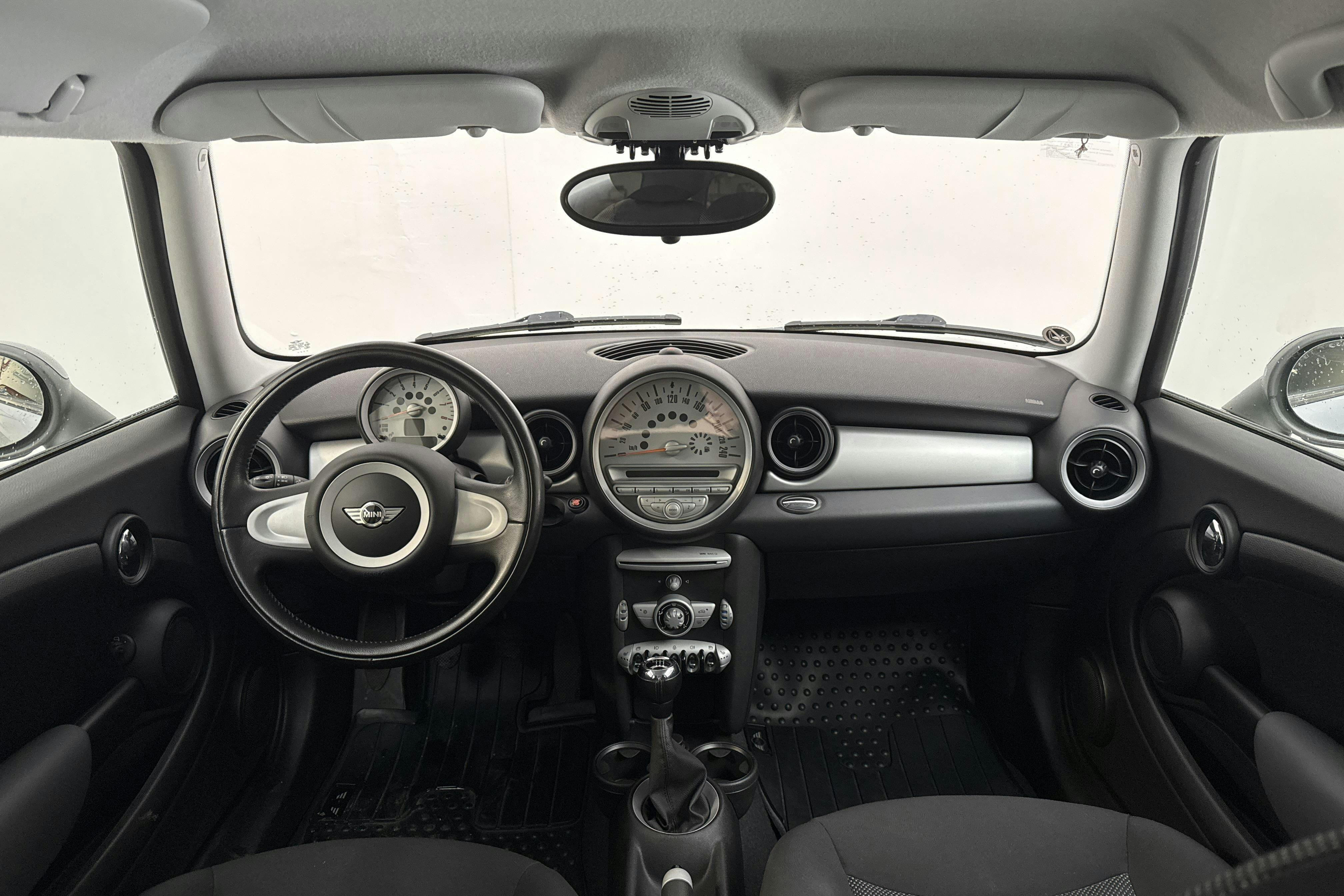 MINI Cooper 1.6 (120hk) - 5 419 mil - Manuell - Light Grey - 2007