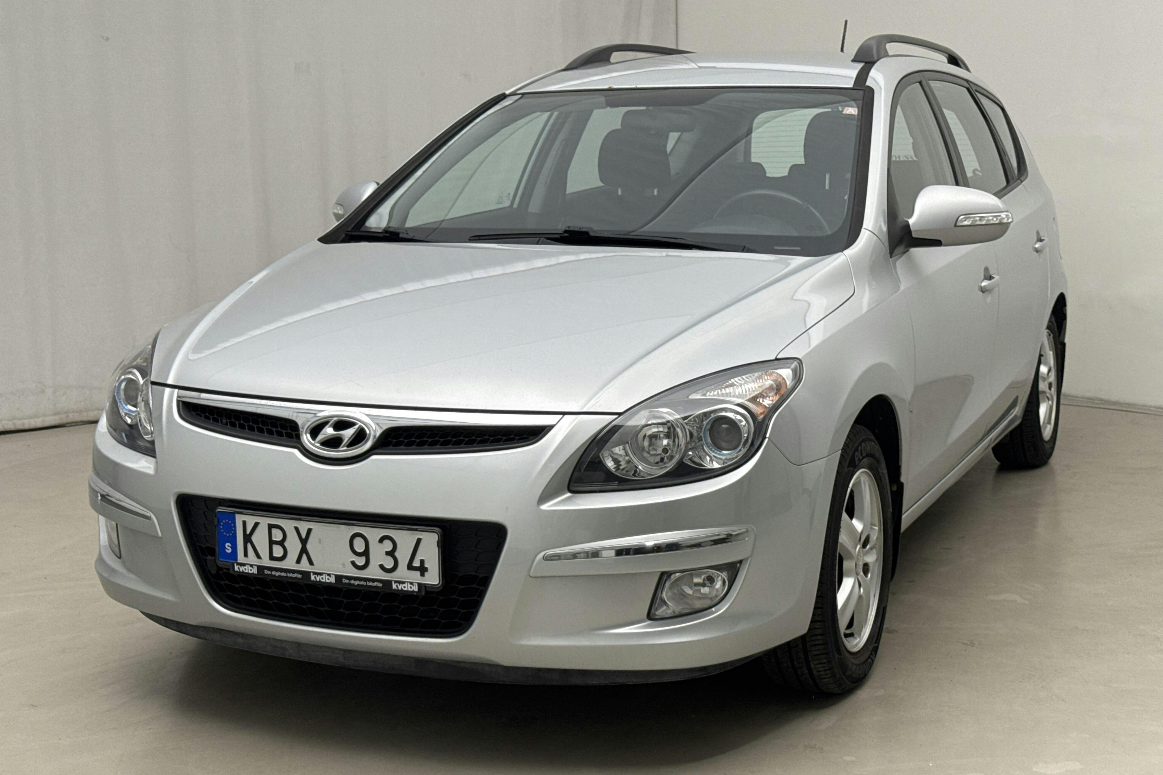 Hyundai i30 1.6 Kombi (122hk) - 12 815 mil - Manuell - silver - 2010