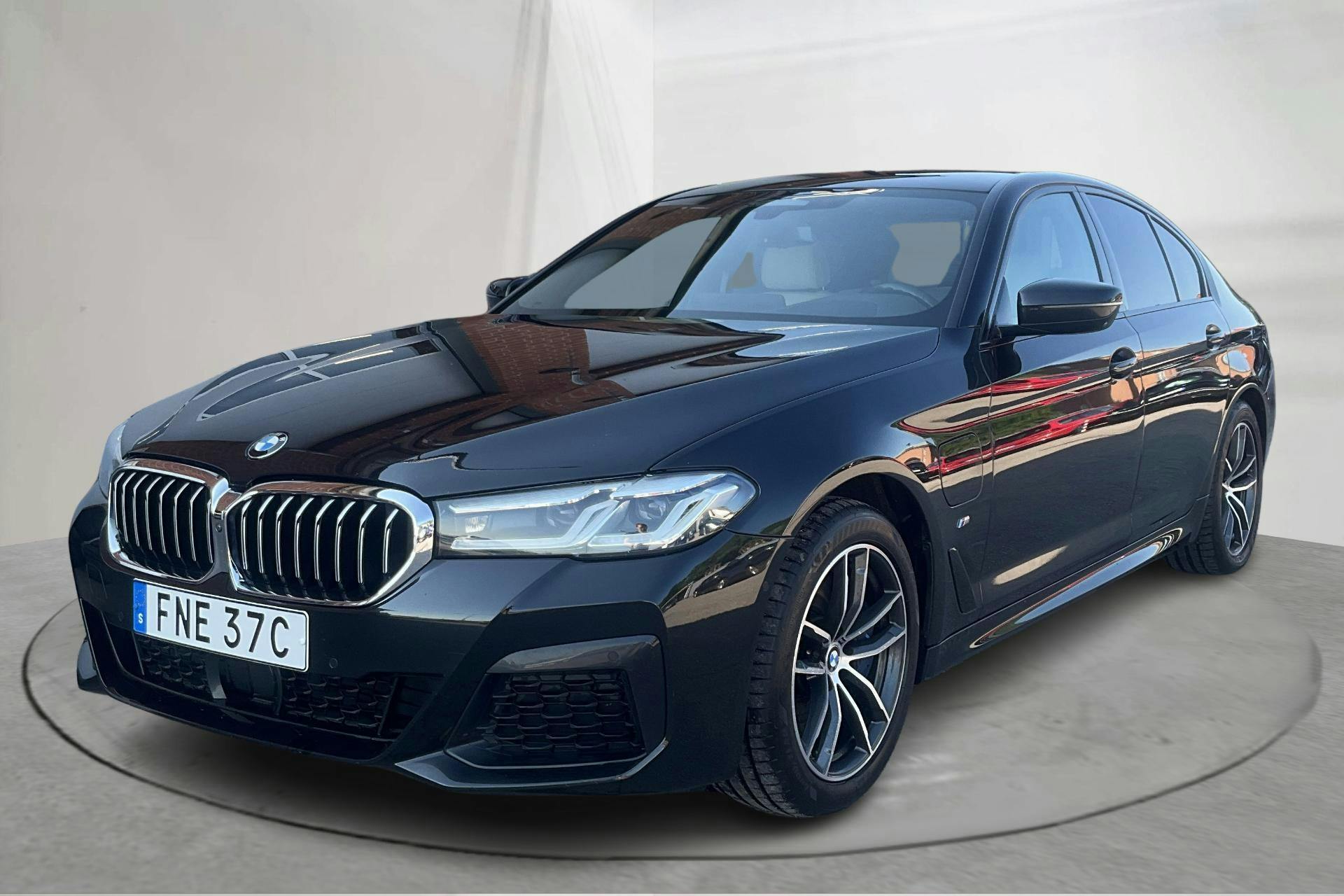 BMW 545e xDrive Sedan, G30 LCI (394hk) - 102 670 km - Automatic - black - 2021