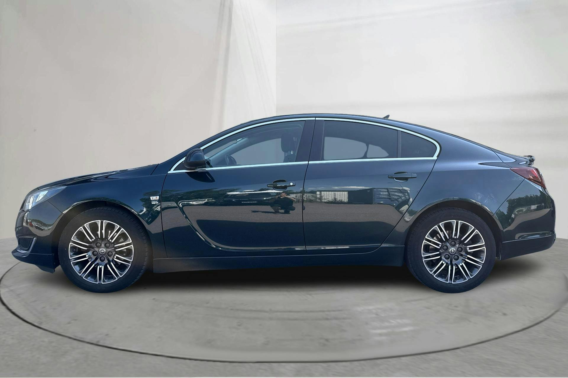 Presentationsfoto 2 av 13: Opel Insignia 2.0 CDTI ECOTEC 4x4 5dr (170hk) - 19 533 mil - Automat - grön - 2016