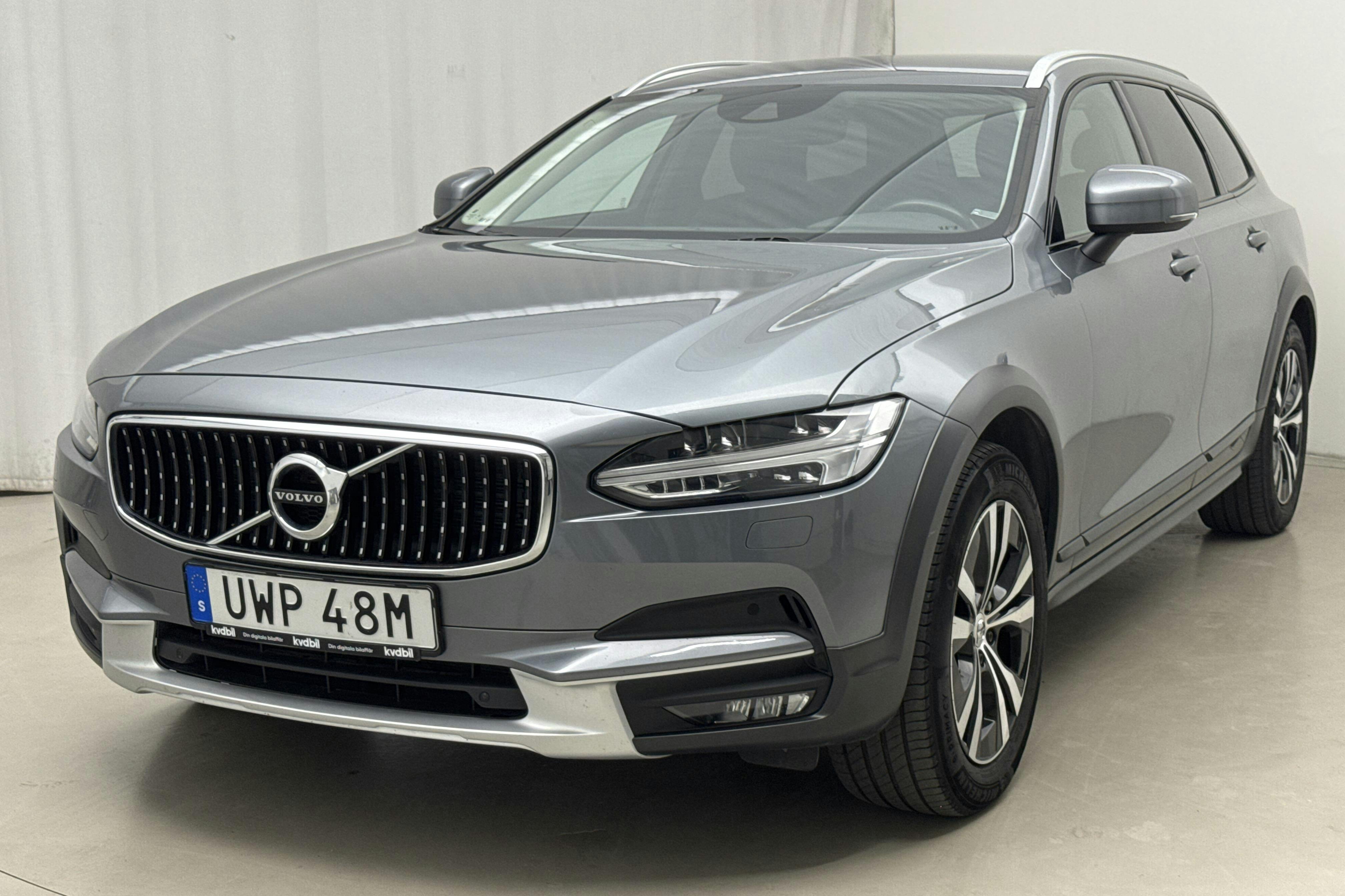 Volvo V90 D4 Cross Country AWD (190hk) - 13 636 mil - Automat - grå - 2020