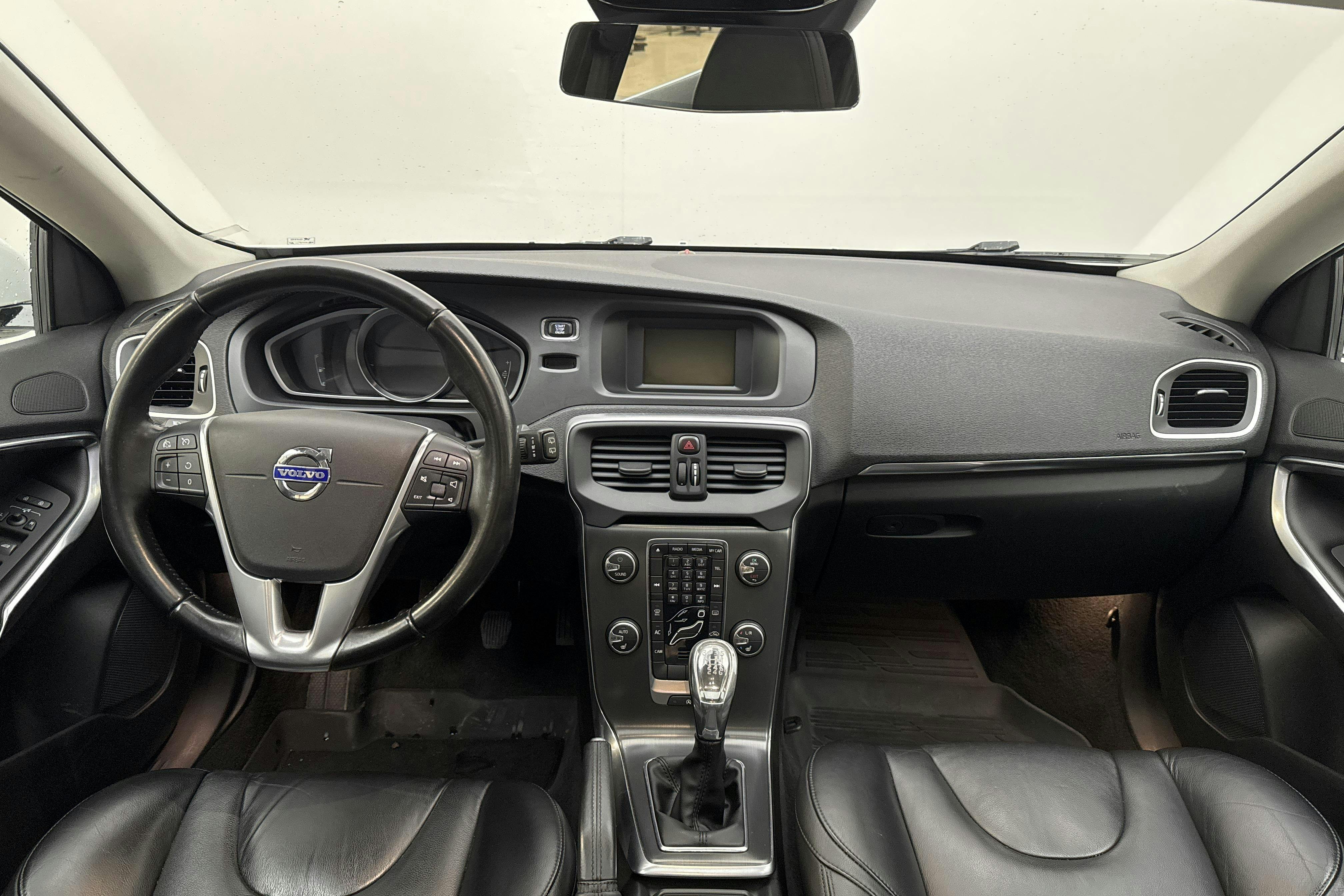 Volvo V40 D2 (115hk) - 17 201 mil - Manuell - vit - 2013