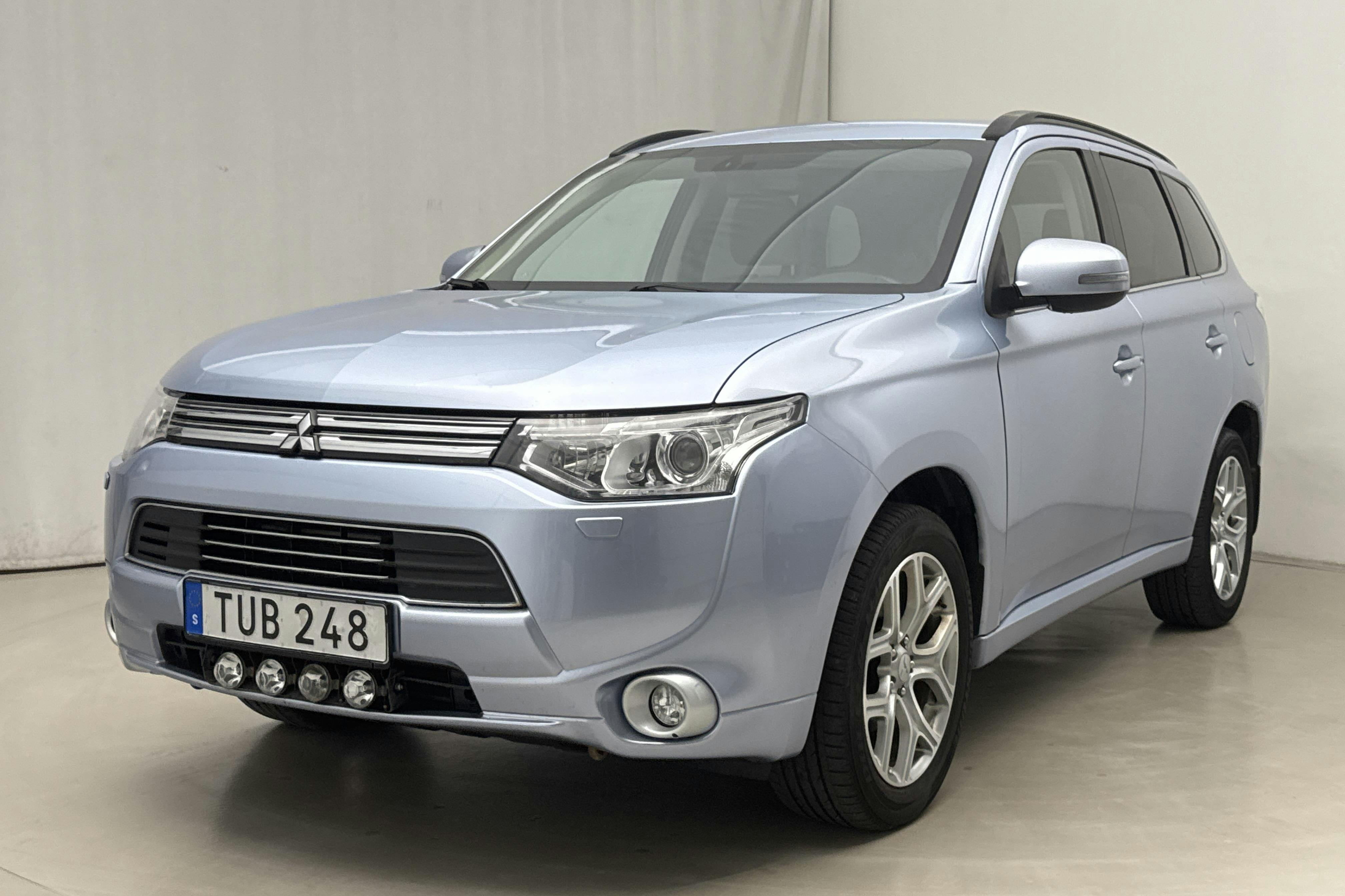 Mitsubishi Outlander 2.0 Plug-in Hybrid 4WD (121hk) - 16 610 mil - Automat - Light Blue - 2014