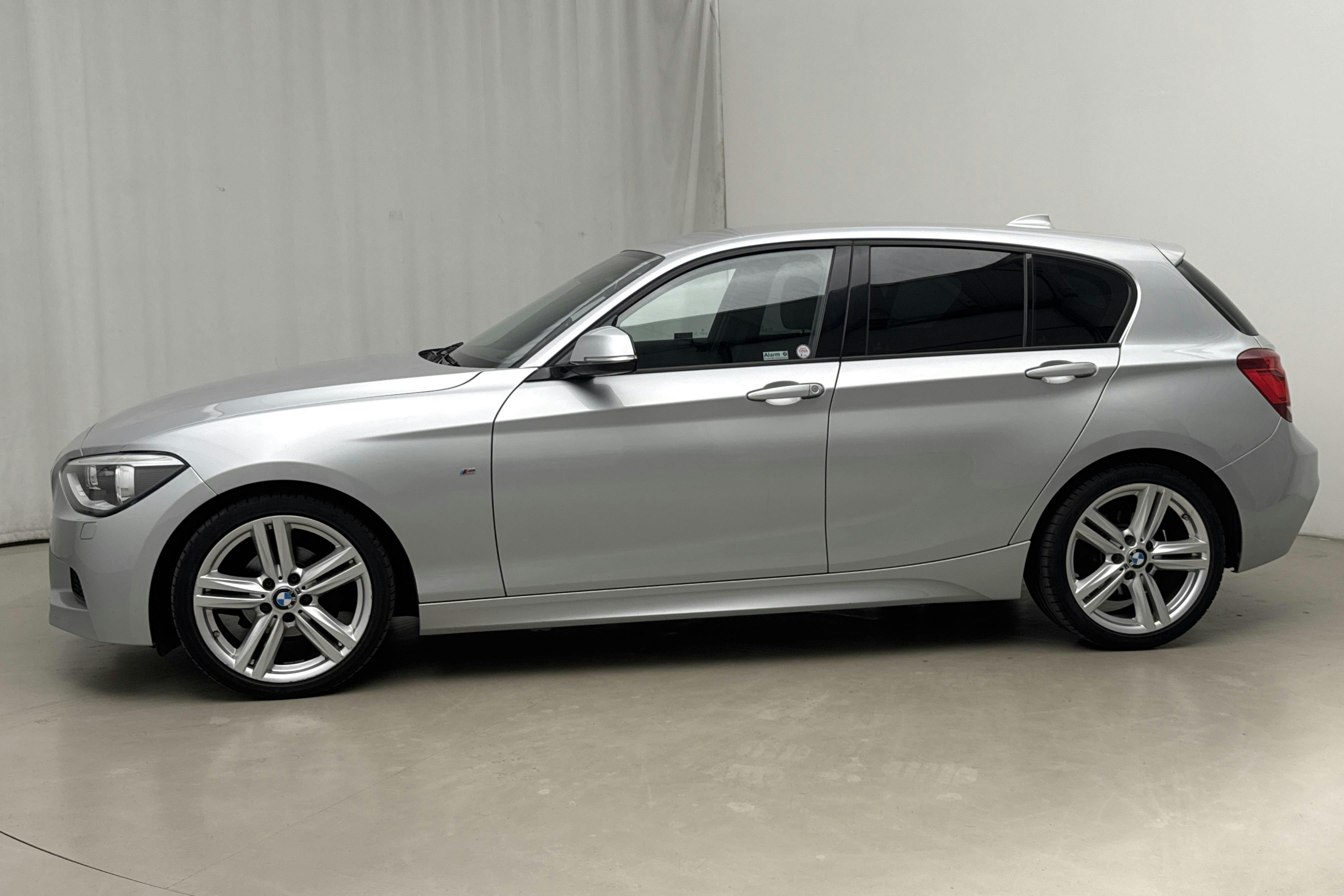 Presentation photo 2 of 14: BMW 116i 5dr, F20 (136hk) - 117 870 km - Manual - silver - 2015