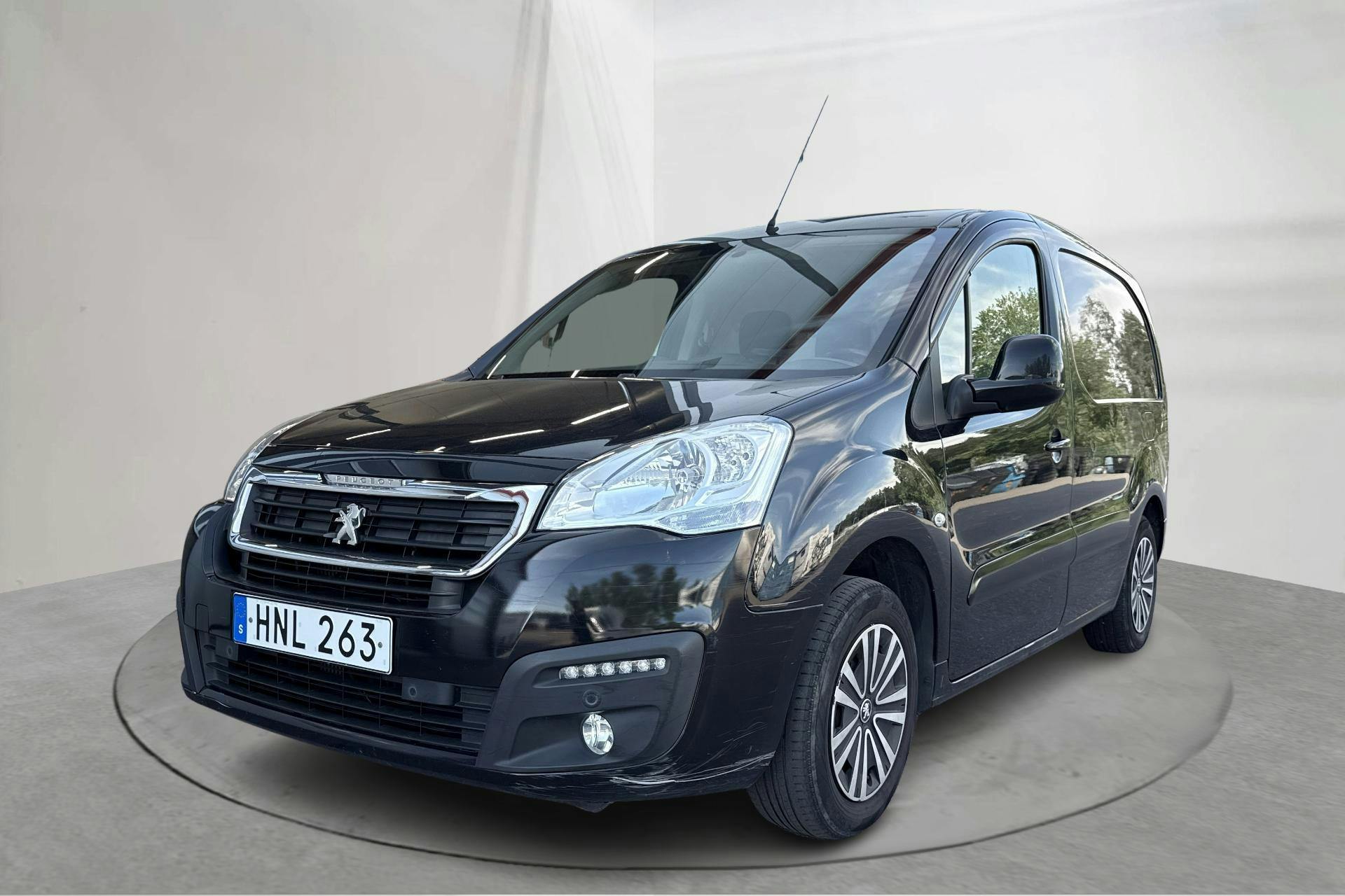 Peugeot Partner 1.6 HDI Skåp (75hk) - 58 100 km - Manualna - czarny - 2018