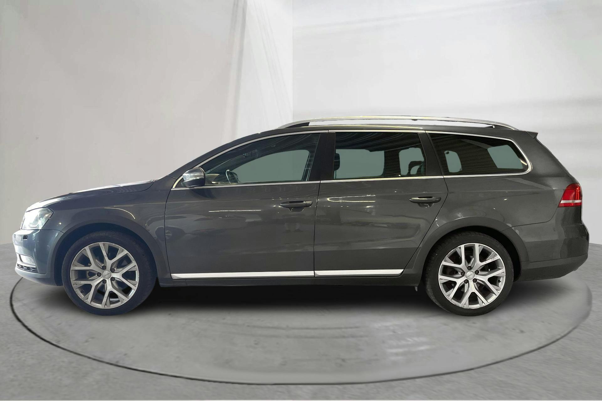 Presentationsfoto 2 av 15: VW Passat Alltrack 2.0 TDI BlueMotion Technology 4Motion (170hk) - 20 631 mil - Automat - Light Grey - 2013