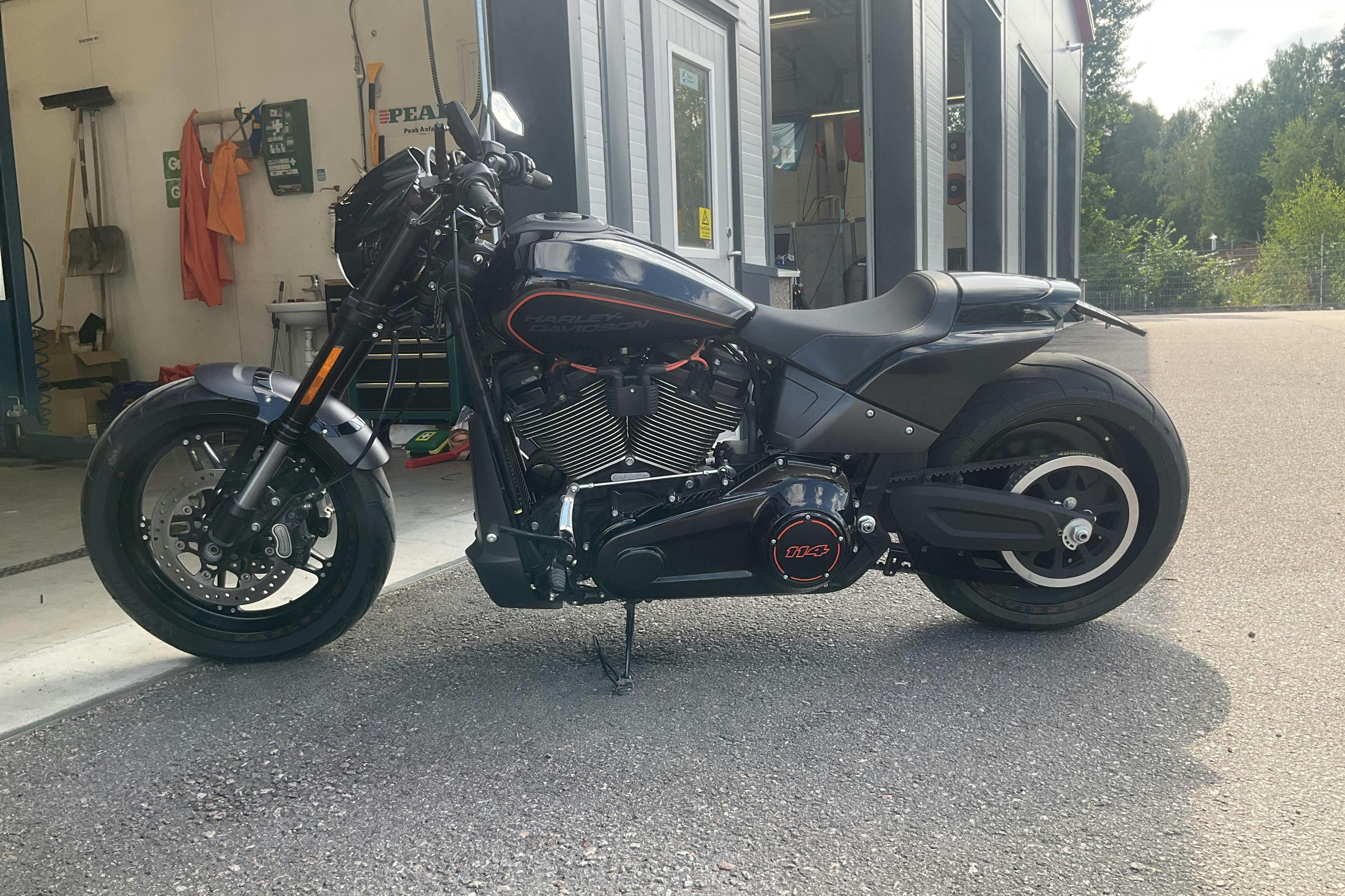 Presentationsfoto 2 av 15: HARLEY-DAVIDSON FXDR 114 Motorcykel - 917 mil - Manuell - svart - 2020