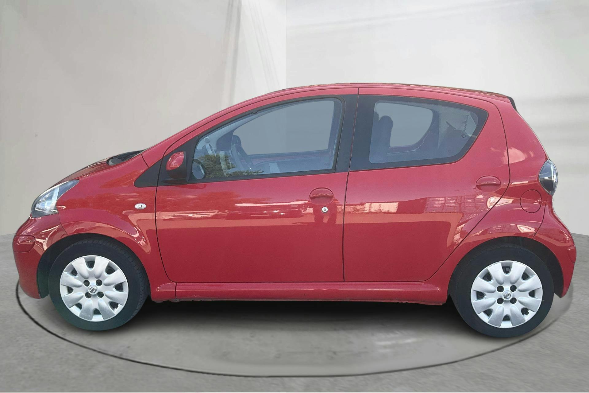 Presentation photo 2 of 12: Toyota Aygo 1.0 VVT-i 5dr (68hk) - 120 110 km - Manual - red - 2010
