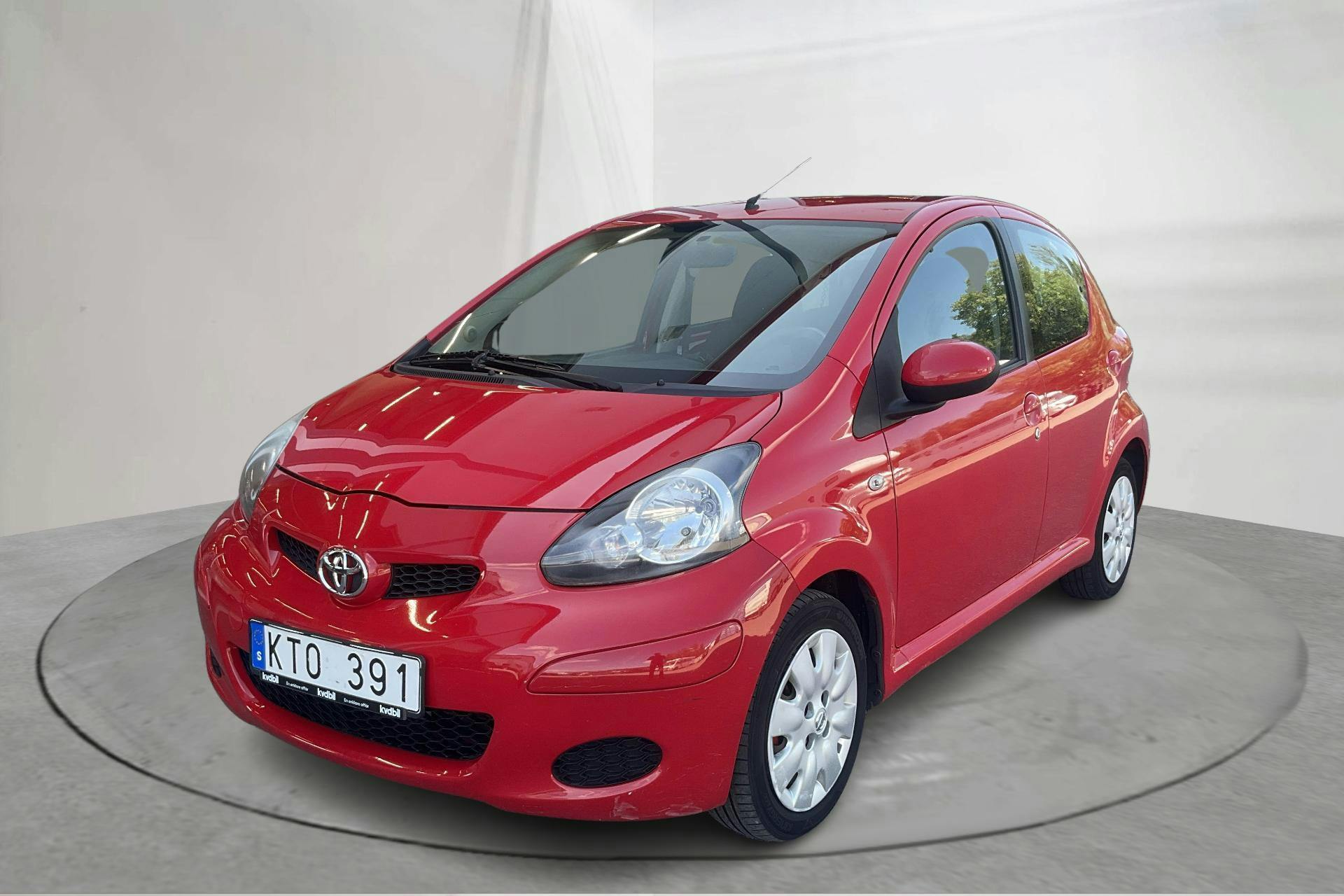 Toyota Aygo 1.0 VVT-i 5dr (68hk) - 12 011 mil - Manuell - röd - 2010