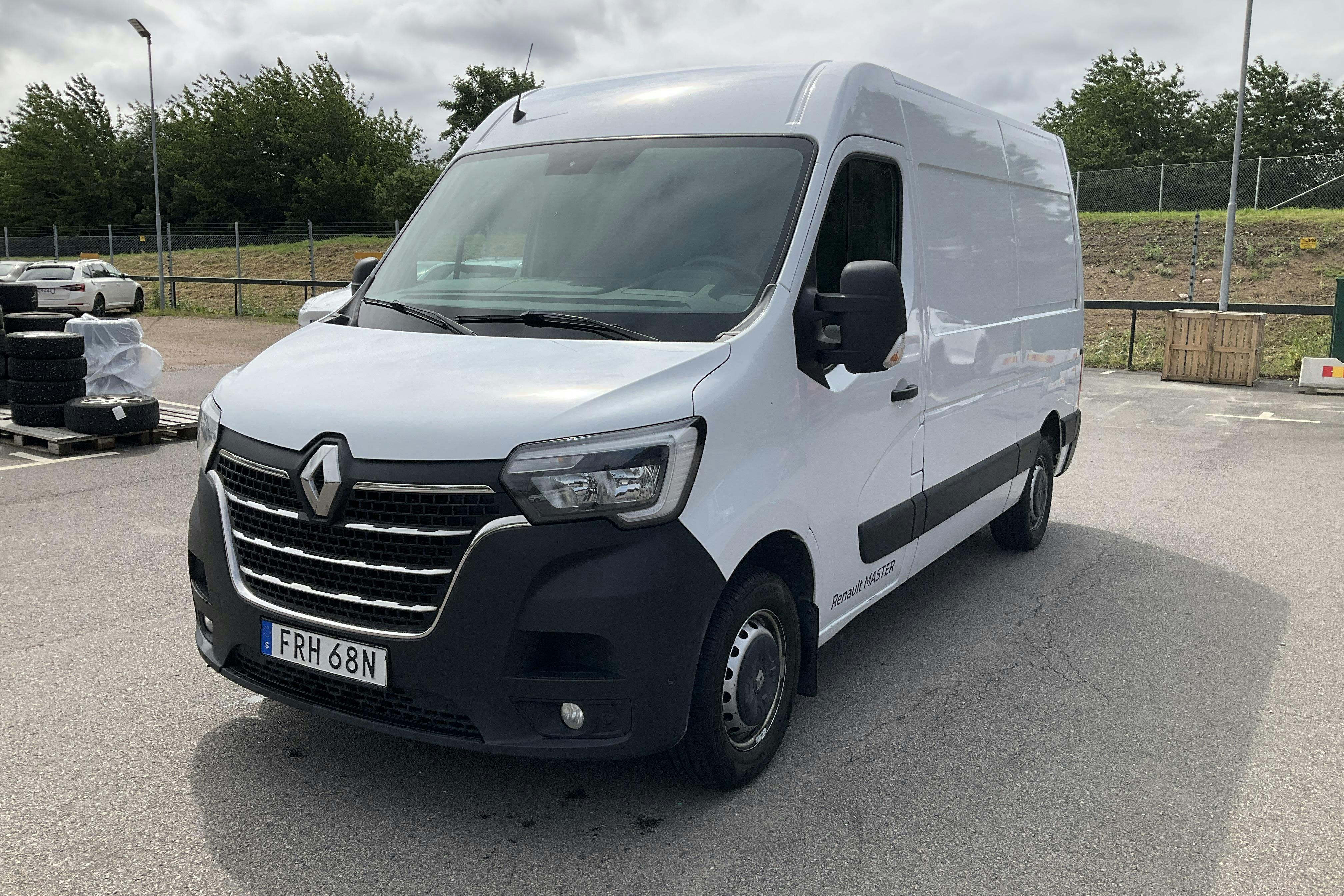 Presentationsfoto 1 av 14: Renault Master 2.3 dCi FAP 2WD (180hk) - 23 700 mil - Automat - vit - 2020