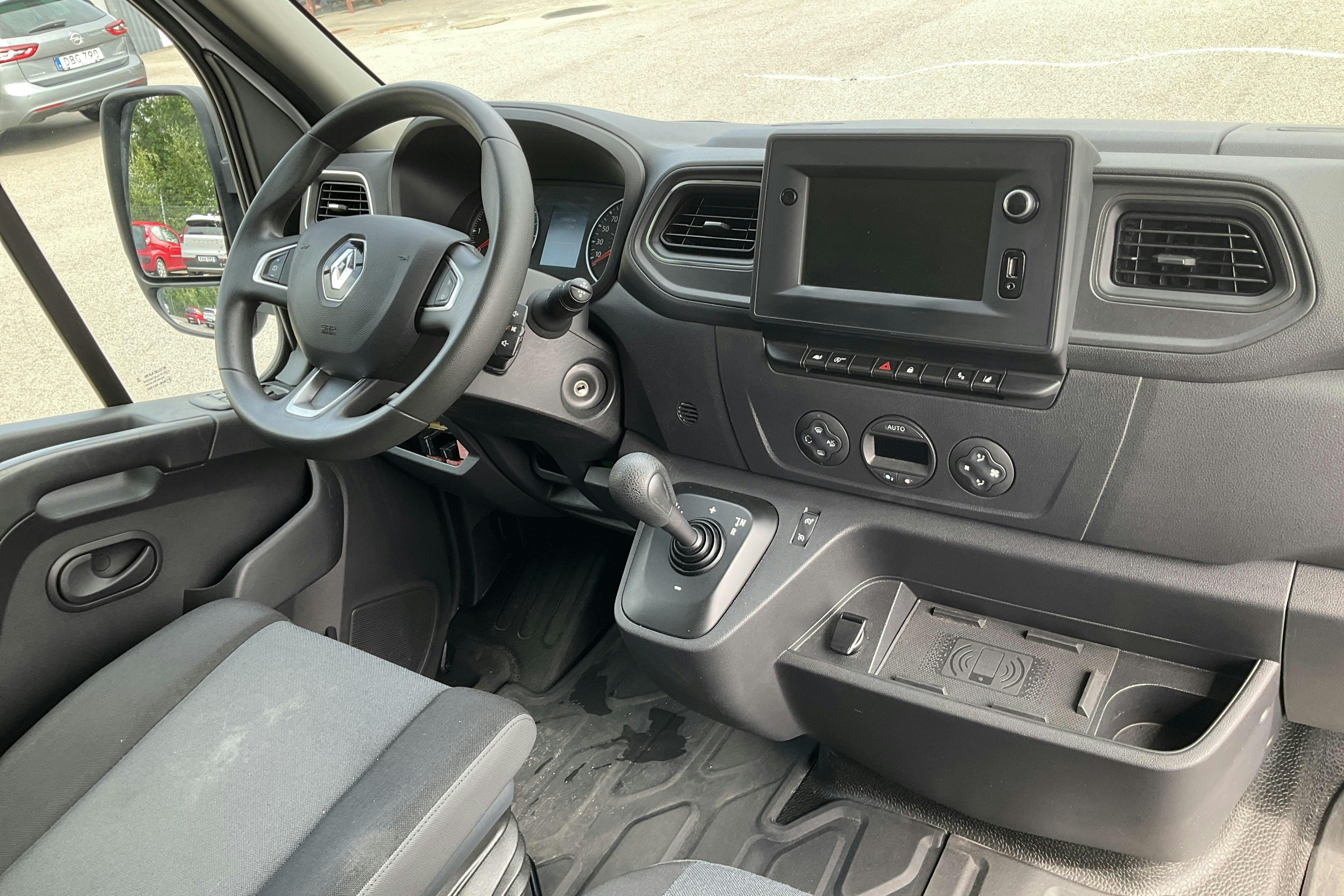 Renault Master 2.3 dCi FAP 2WD (180hk) - 23 700 mil - Automat - vit - 2020