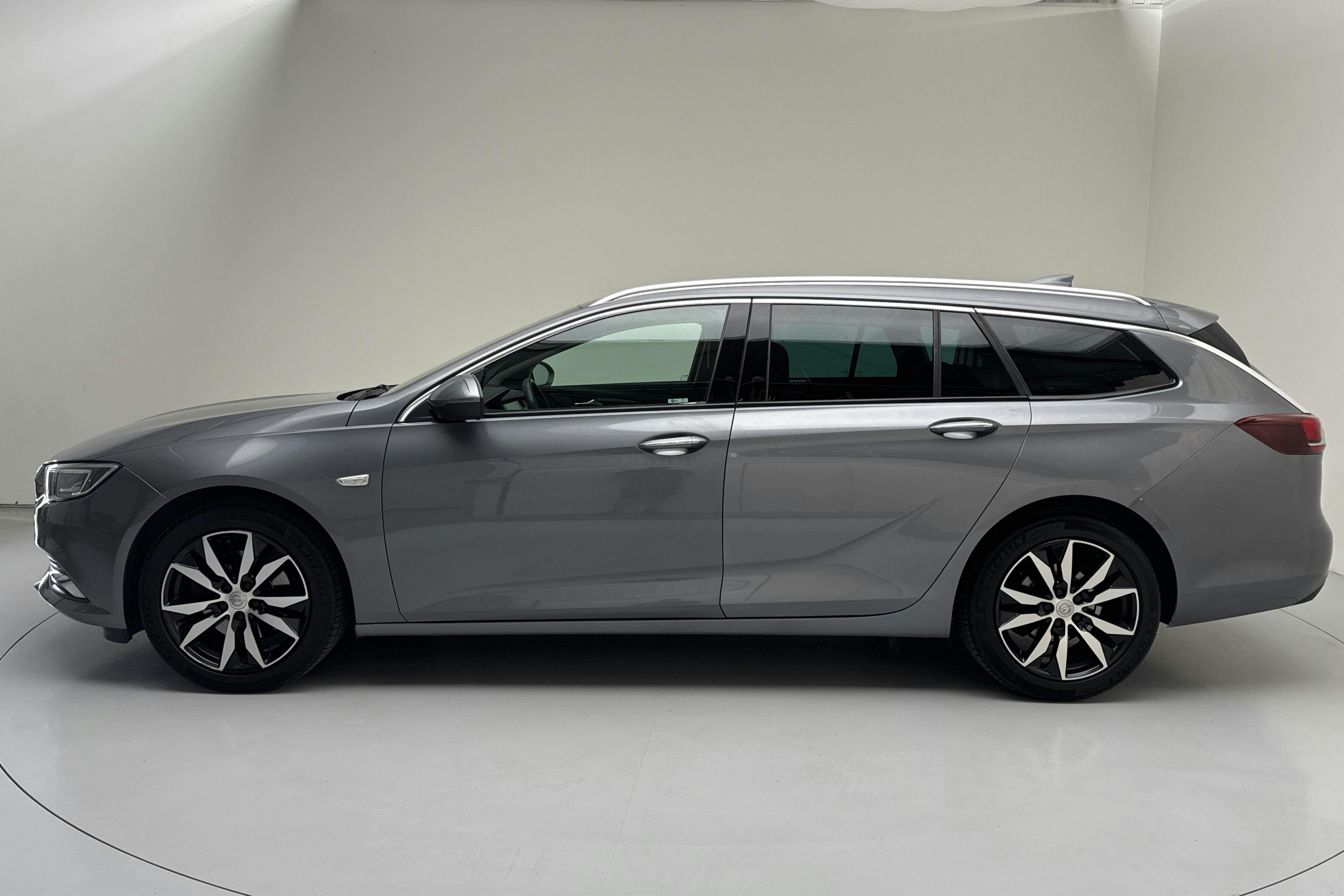 Presentationsfoto 2 av 14: Opel Insignia 2.0 CDTI Sports Tourer (170hk) - 15 719 mil - Automat - grå - 2018