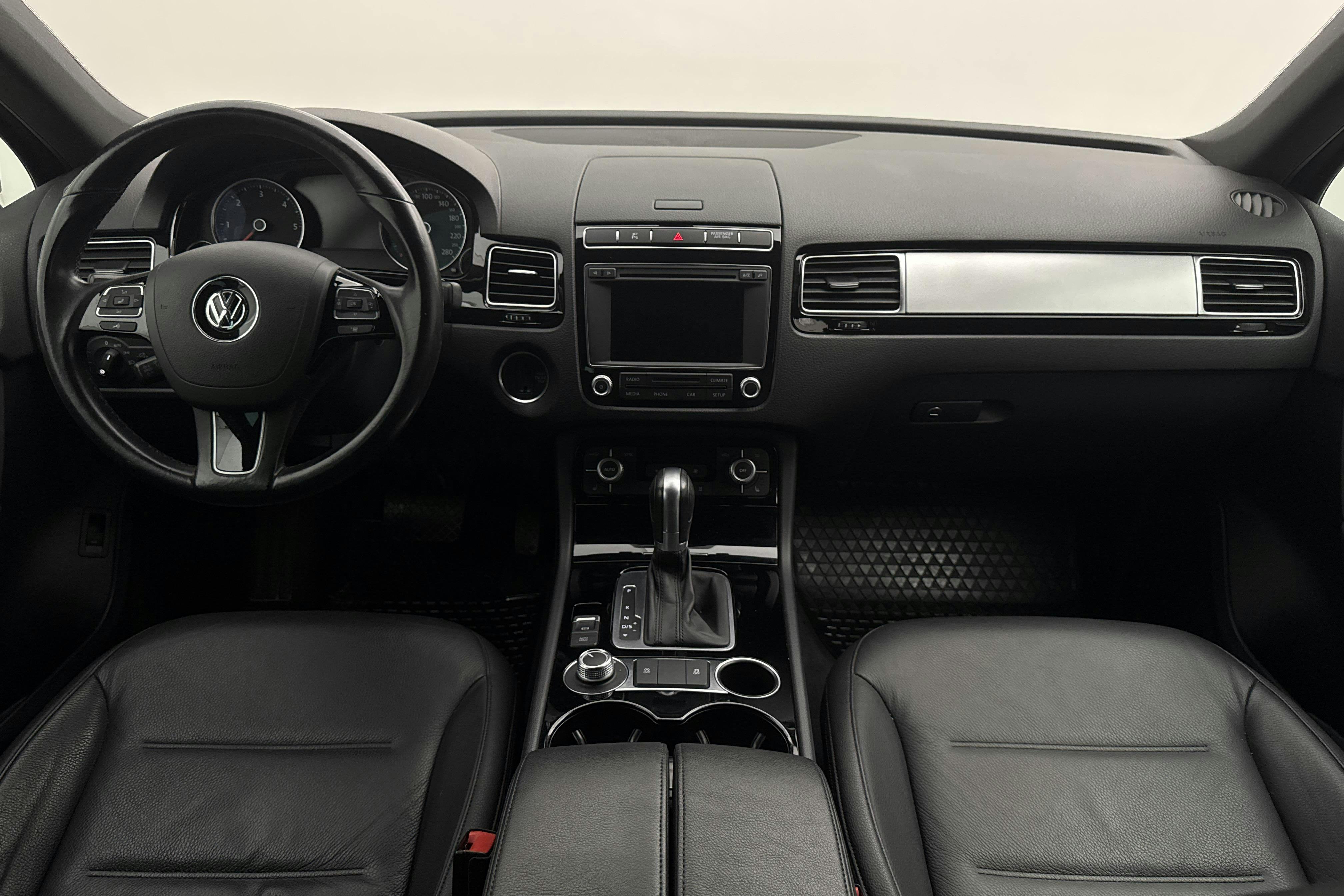 VW Touareg 3.0 TDI BlueMotion Technology (204hk) - 9 290 mil - Automat - vit - 2017