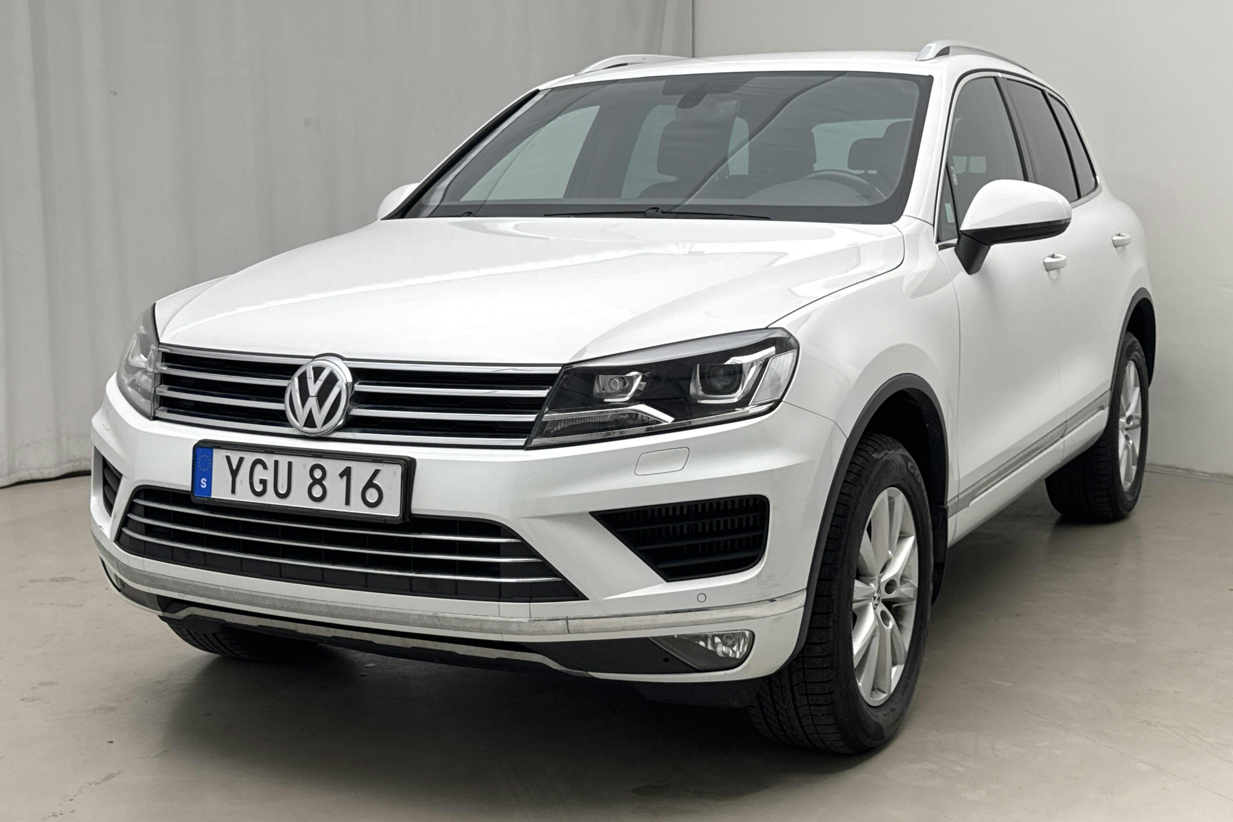 Presentationsfoto 1 av 20: VW Touareg 3.0 TDI BlueMotion Technology (204hk) - 9 290 mil - Automat - vit - 2017