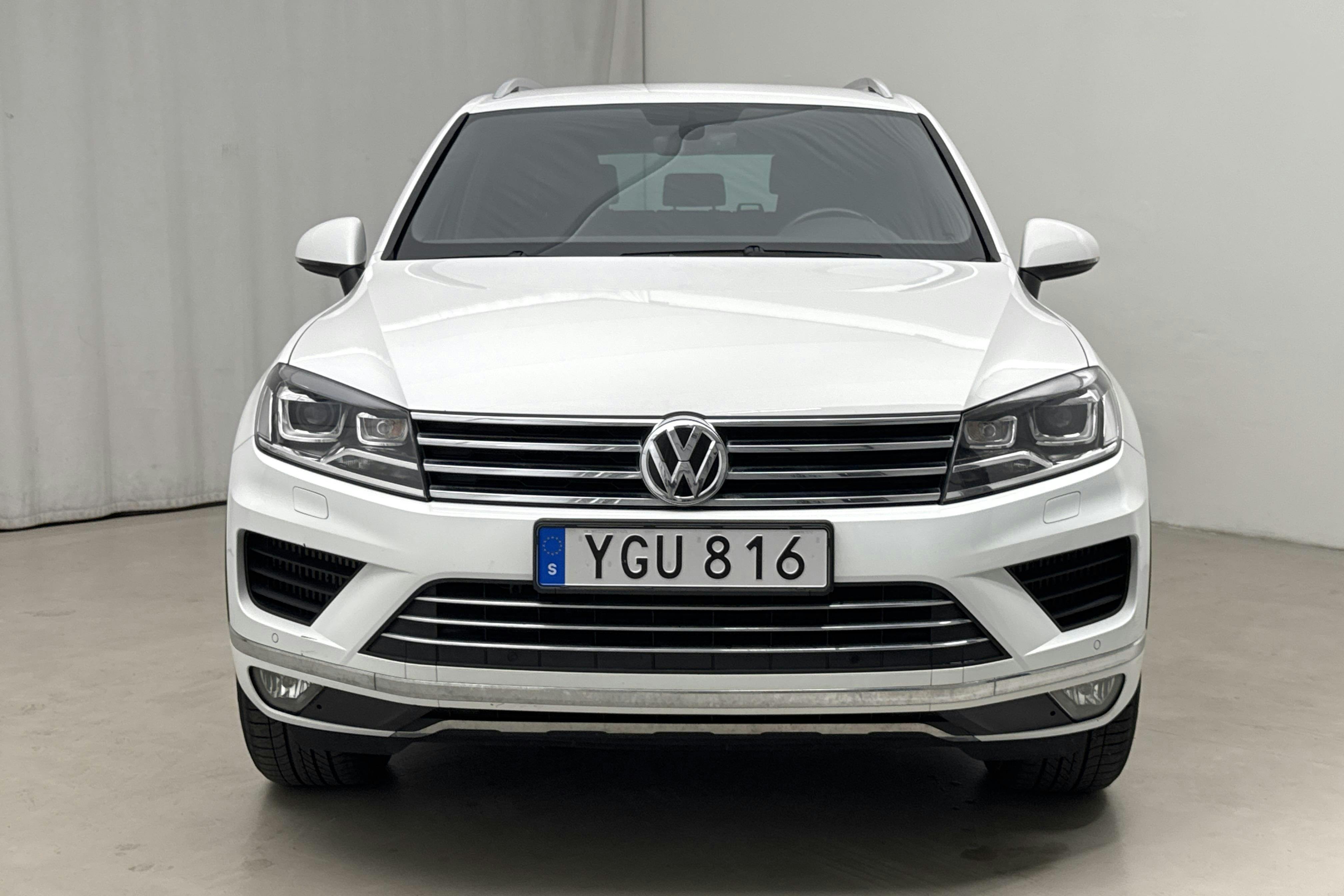 VW Touareg 3.0 TDI BlueMotion Technology (204hk) - 9 290 mil - Automat - vit - 2017