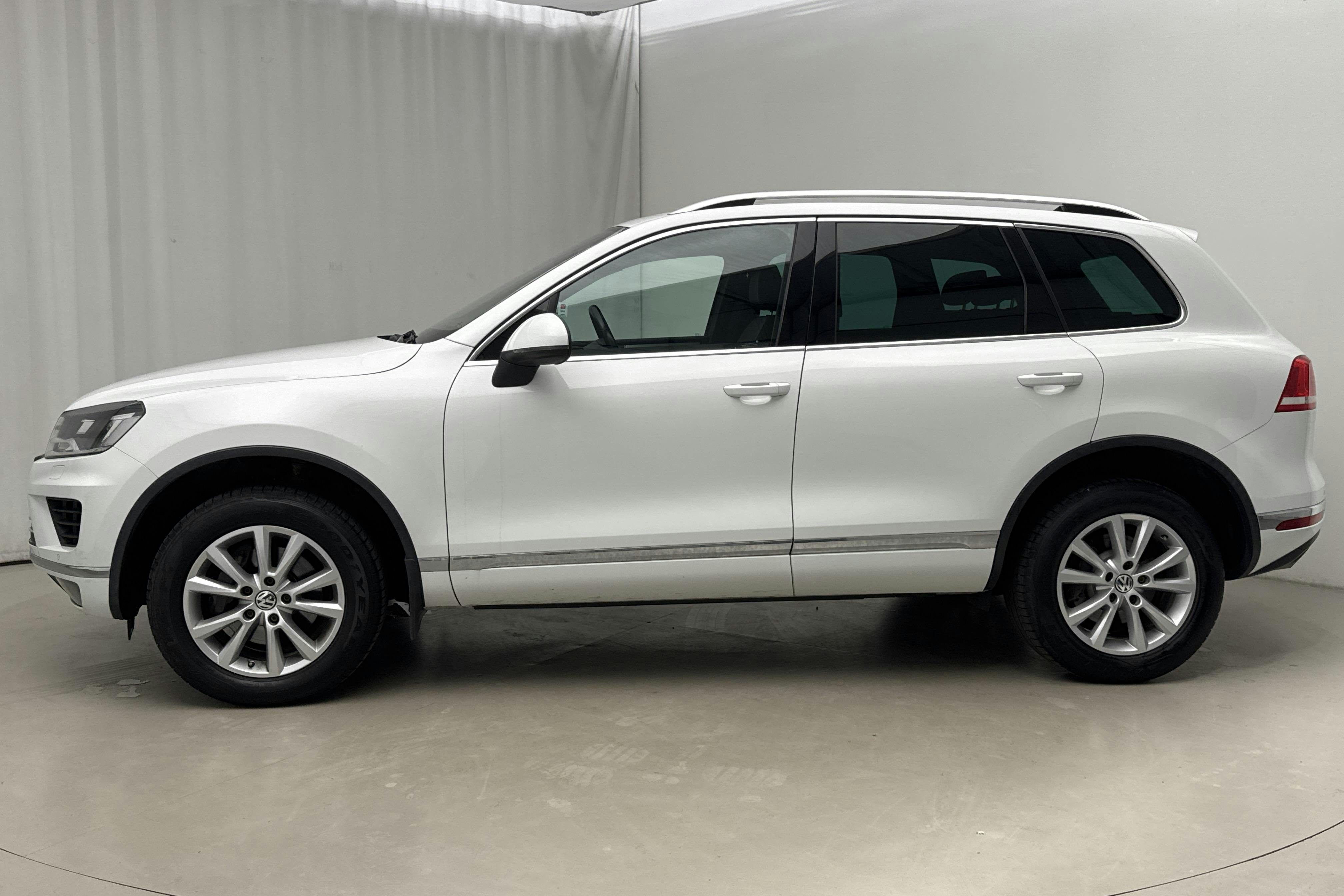 Presentationsfoto 2 av 20: VW Touareg 3.0 TDI BlueMotion Technology (204hk) - 9 290 mil - Automat - vit - 2017