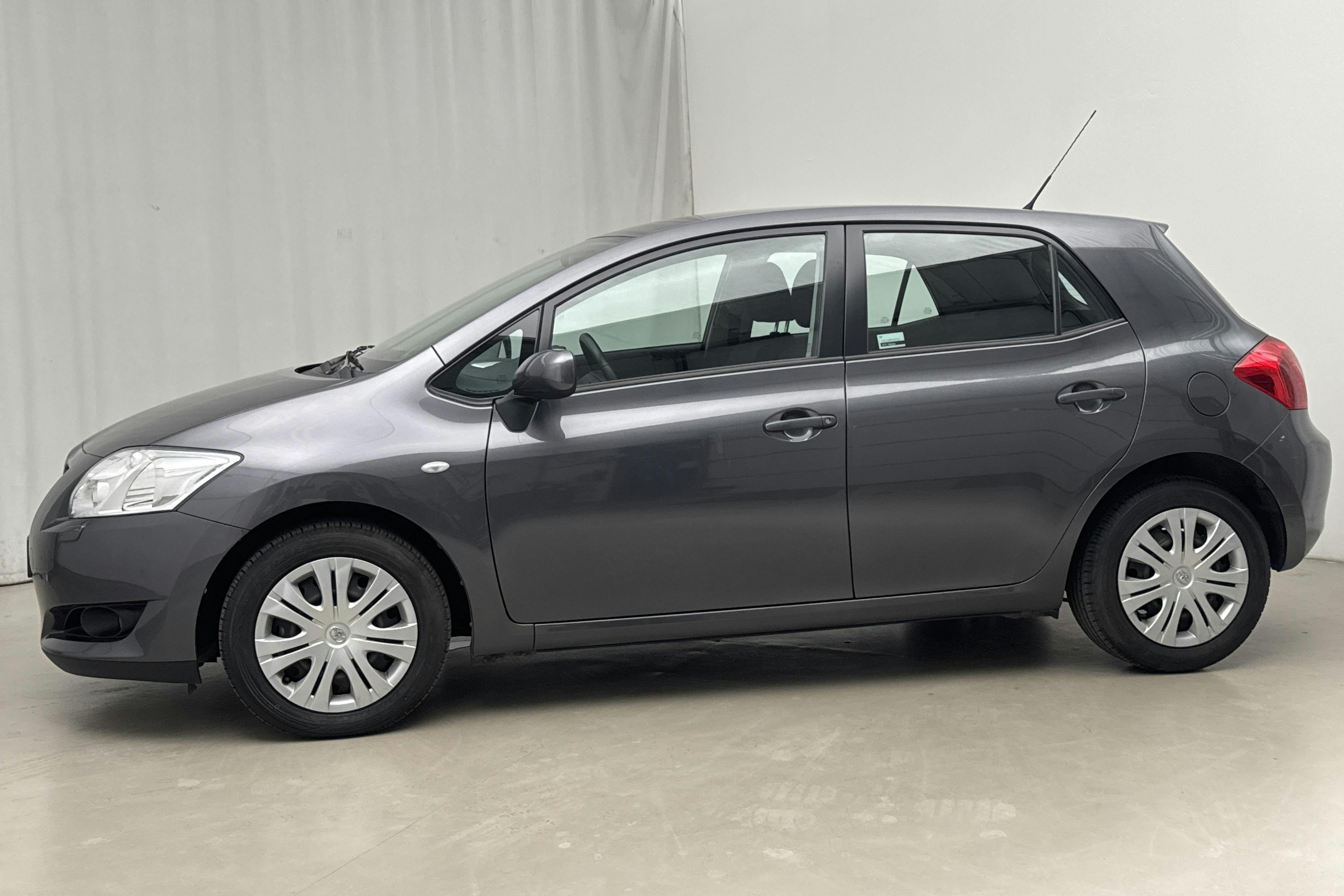 Presentation photo 2 of 14: Toyota Auris 1.6 VVT-i 5dr (124hk) - 60 730 km - Manual - gray - 2008