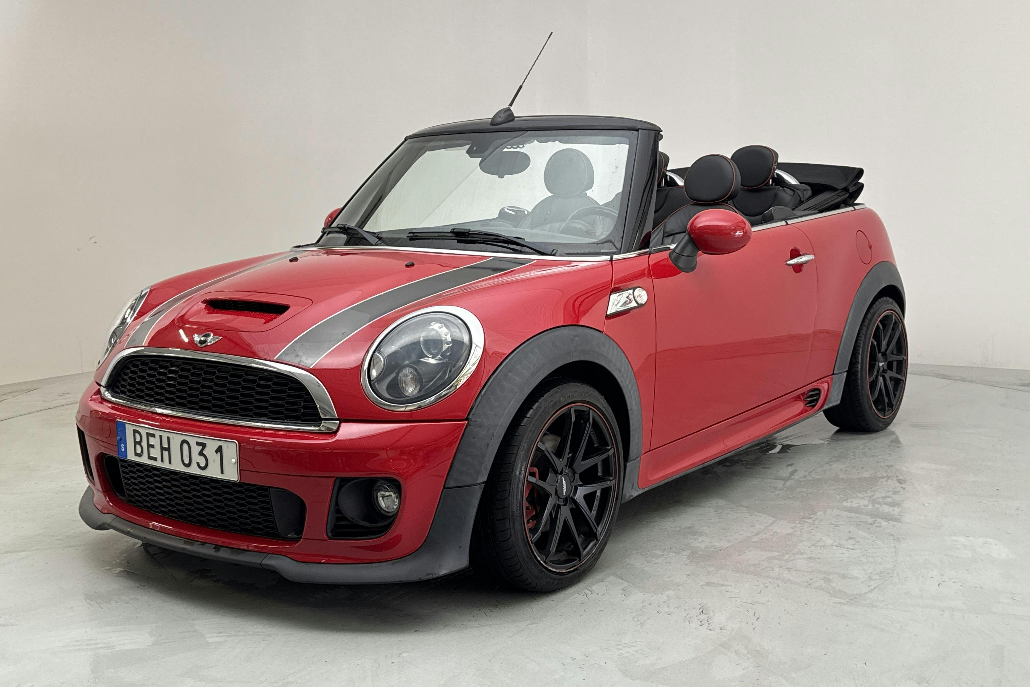 MINI Cooper SD Cabriolet (143hk) - 112 340 km - Manual - red - 2015