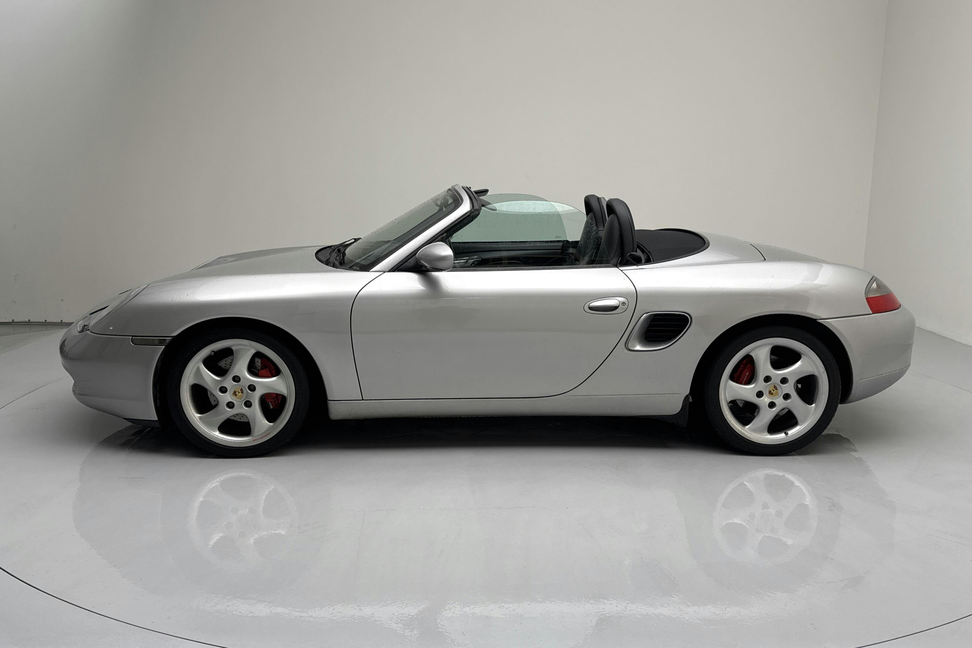 Presentationsfoto 2 av 16: Porsche Boxster S 3.2 (252hk) - 14 281 mil - Manuell - silver - 2001