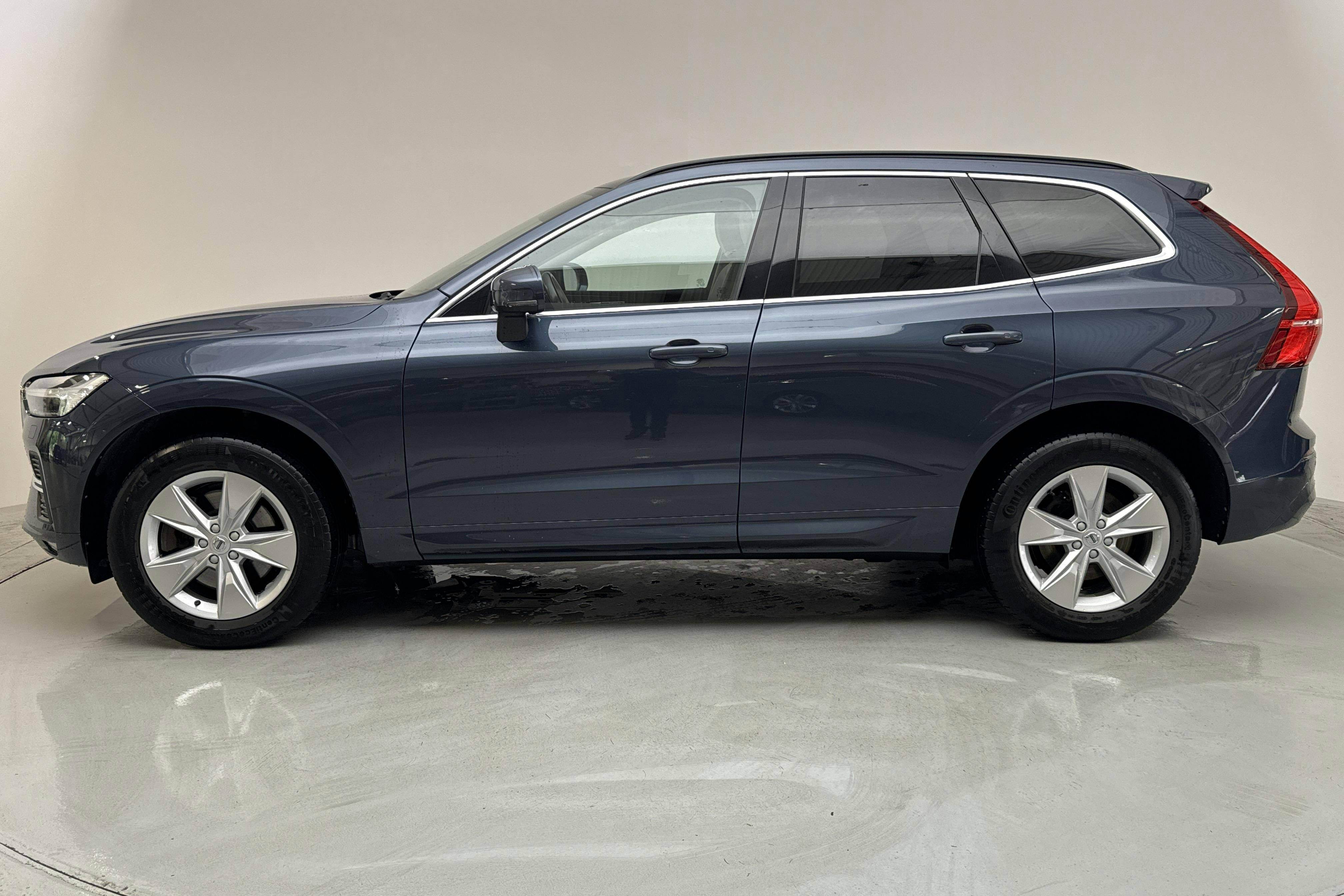 Presentationsfoto 2 av 14: Volvo XC60 B4 AWD Mildhybrid, Diesel (197hk) - 12 711 mil - Automat - Dark Blue - 2022