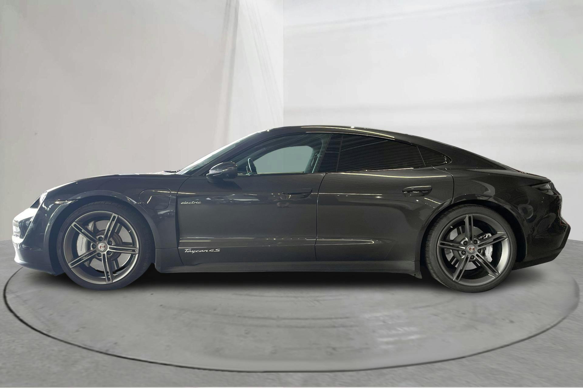 Presentationsfoto 2 av 18: Porsche Taycan 4S (530hk) - 13 632 mil - Automat - Dark Grey - 2021