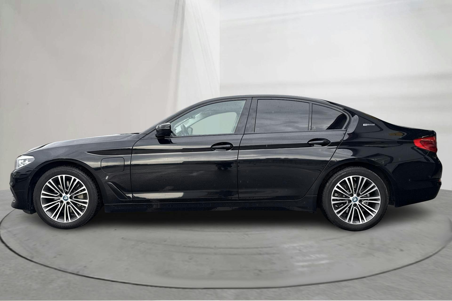 Presentation photo 2 of 17: BMW 530e iPerformance Sedan, G30 (252hk) - 151 670 km - Automatic - black - 2019