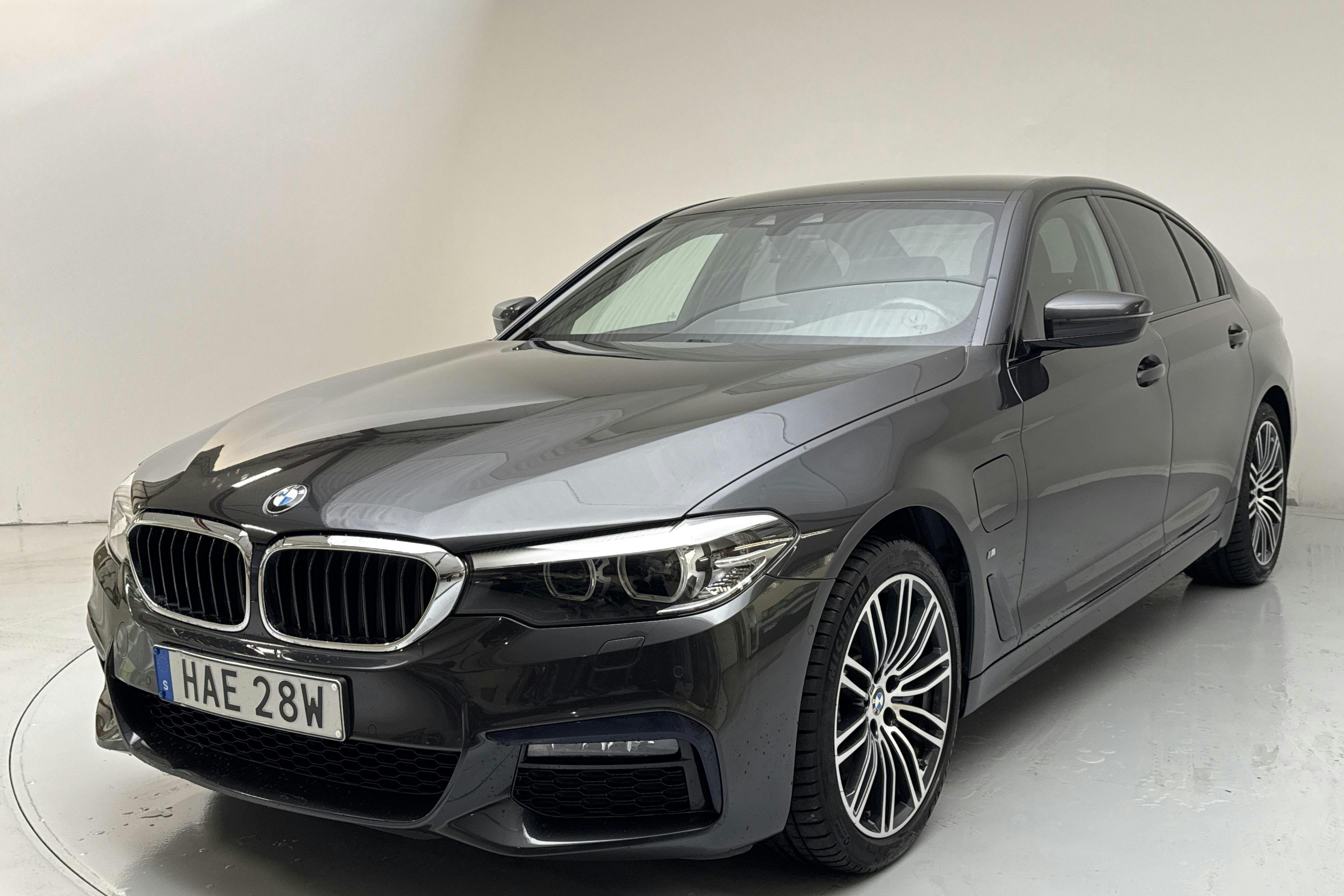 BMW 530e iPerformance Sedan, G30 12kWh (252hk) - 7 080 mil - Automat - grå - 2020