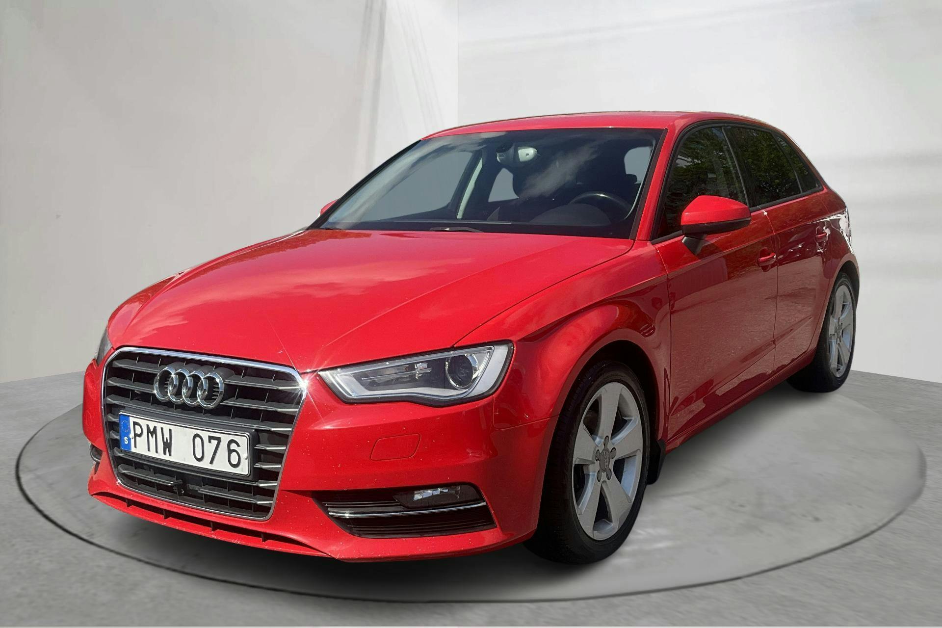 Presentationsfoto 1 av 13: Audi A3 2.0 TDI Sportback (150hk) - 20 222 mil - Automat - röd - 2014