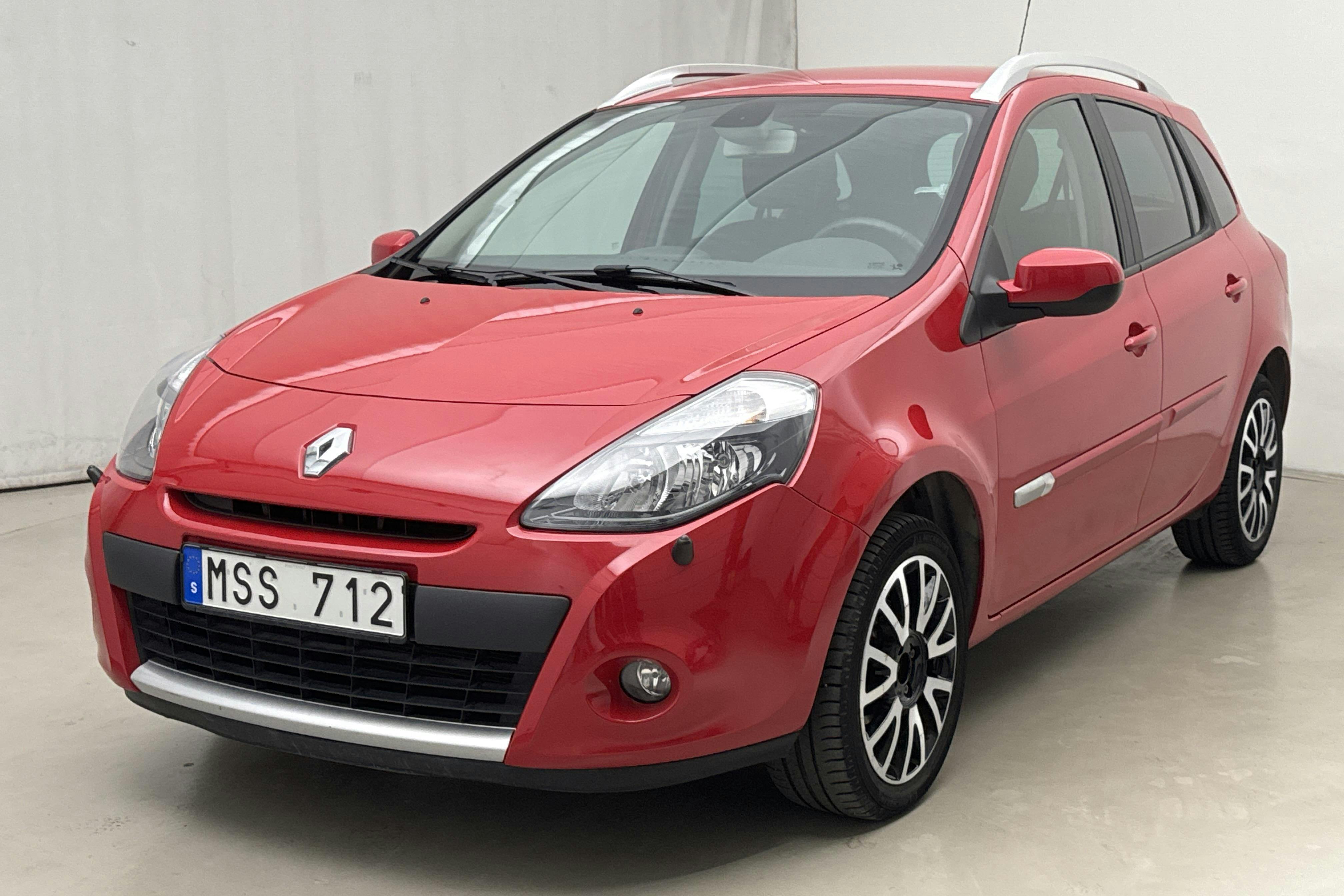 Renault Clio III 1.6 Sport Tourer (112hk) - 3 862 mil - Automat - röd - 2012