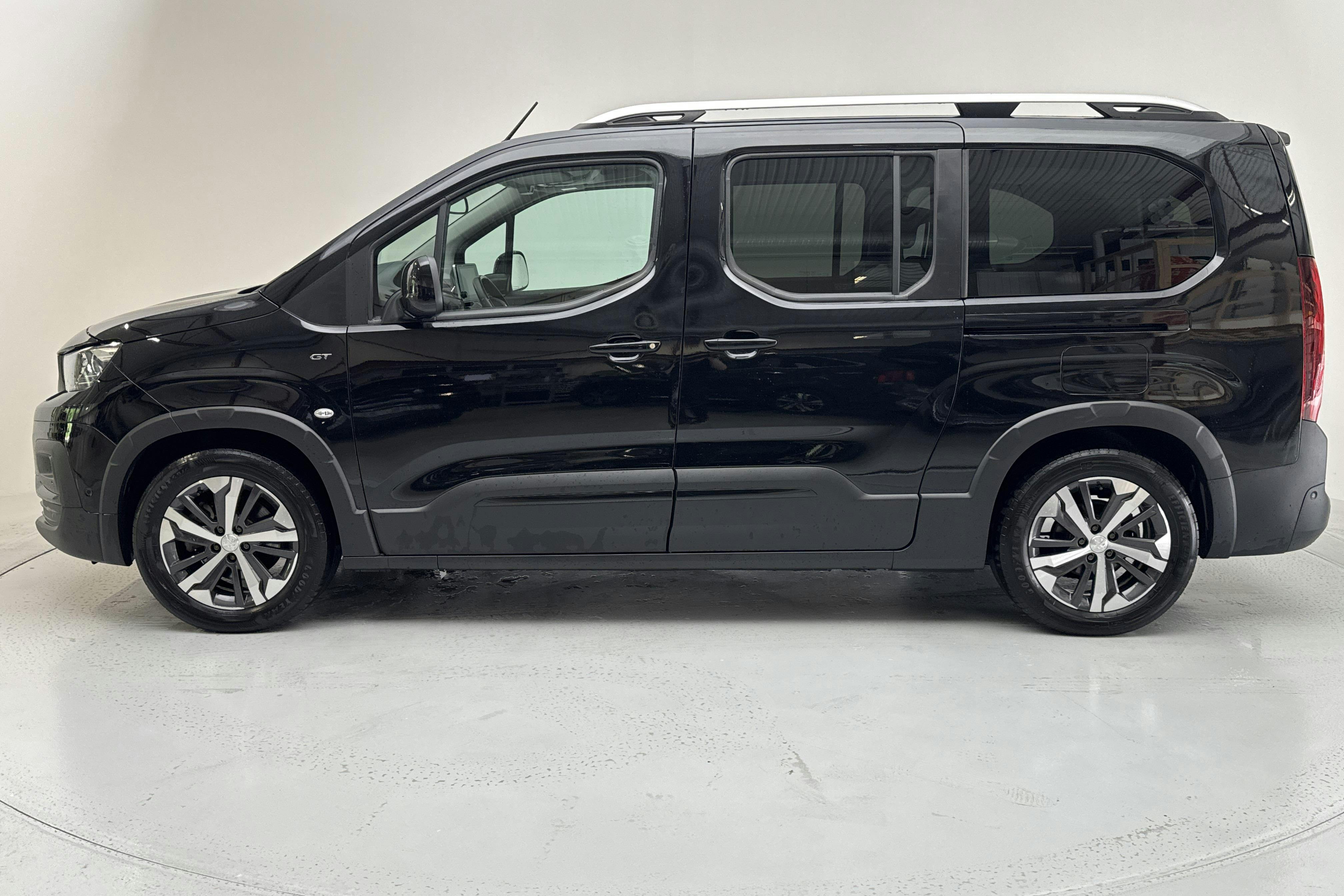 Presentation photo 2 of 18: Peugeot e-Rifter 50 kWh (136hk) - 43 550 km - Automatic - black - 2022