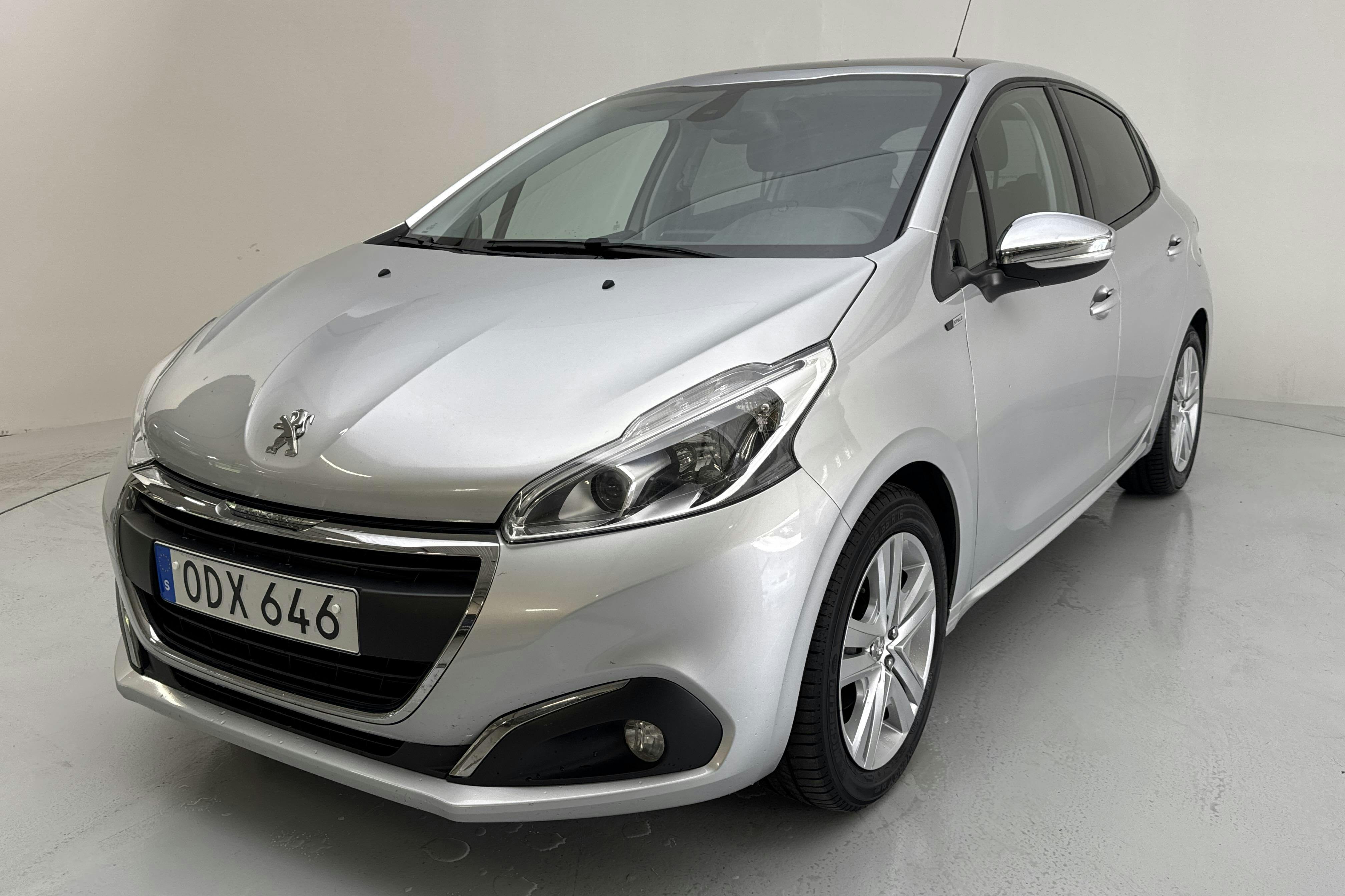Presentation photo 1 of 12: Peugeot 208 PureTech 5dr (82hk) - 99 550 km - Manual - 2016