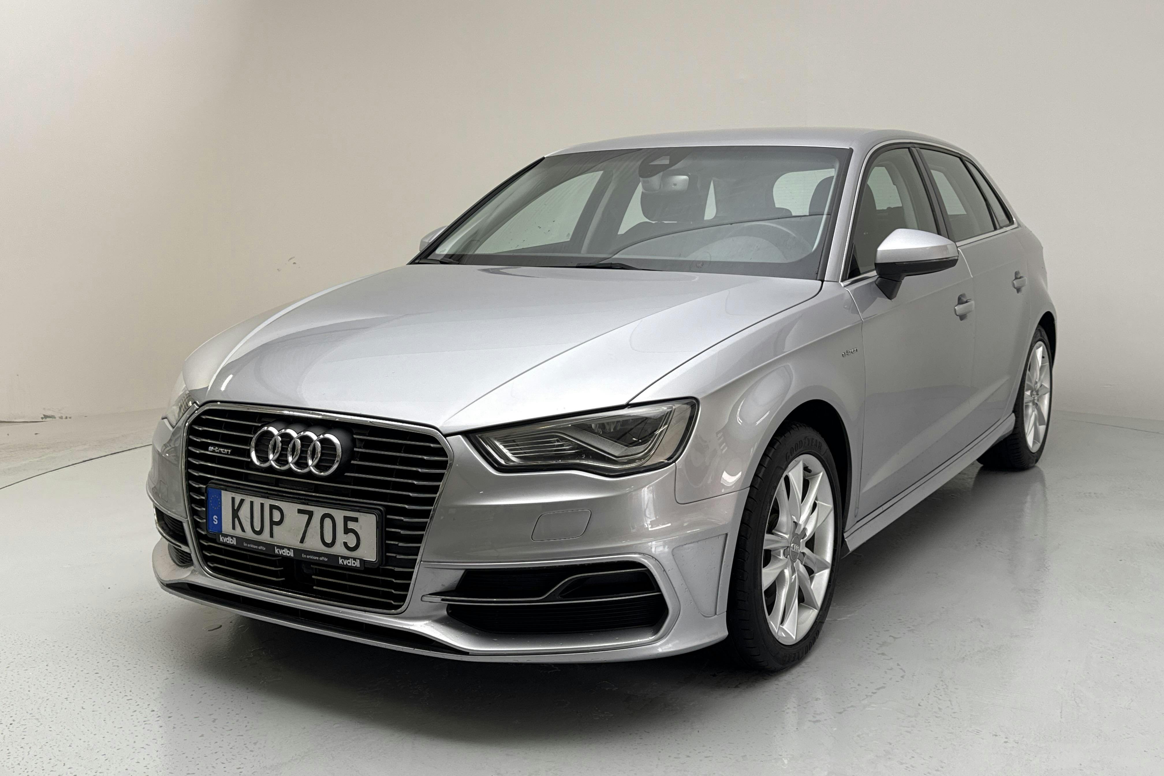 Audi A3 1.4 TFSI e-tron Sportback (150hk) - 13 856 mil - Automat - silver - 2016