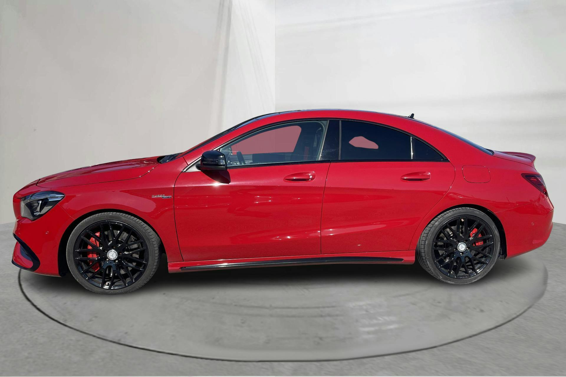 Presentationsfoto 2 av 22: Mercedes CLA 45 AMG 4MATIC Coupé C117 (381hk) - 13 052 mil - Automat - röd - 2018