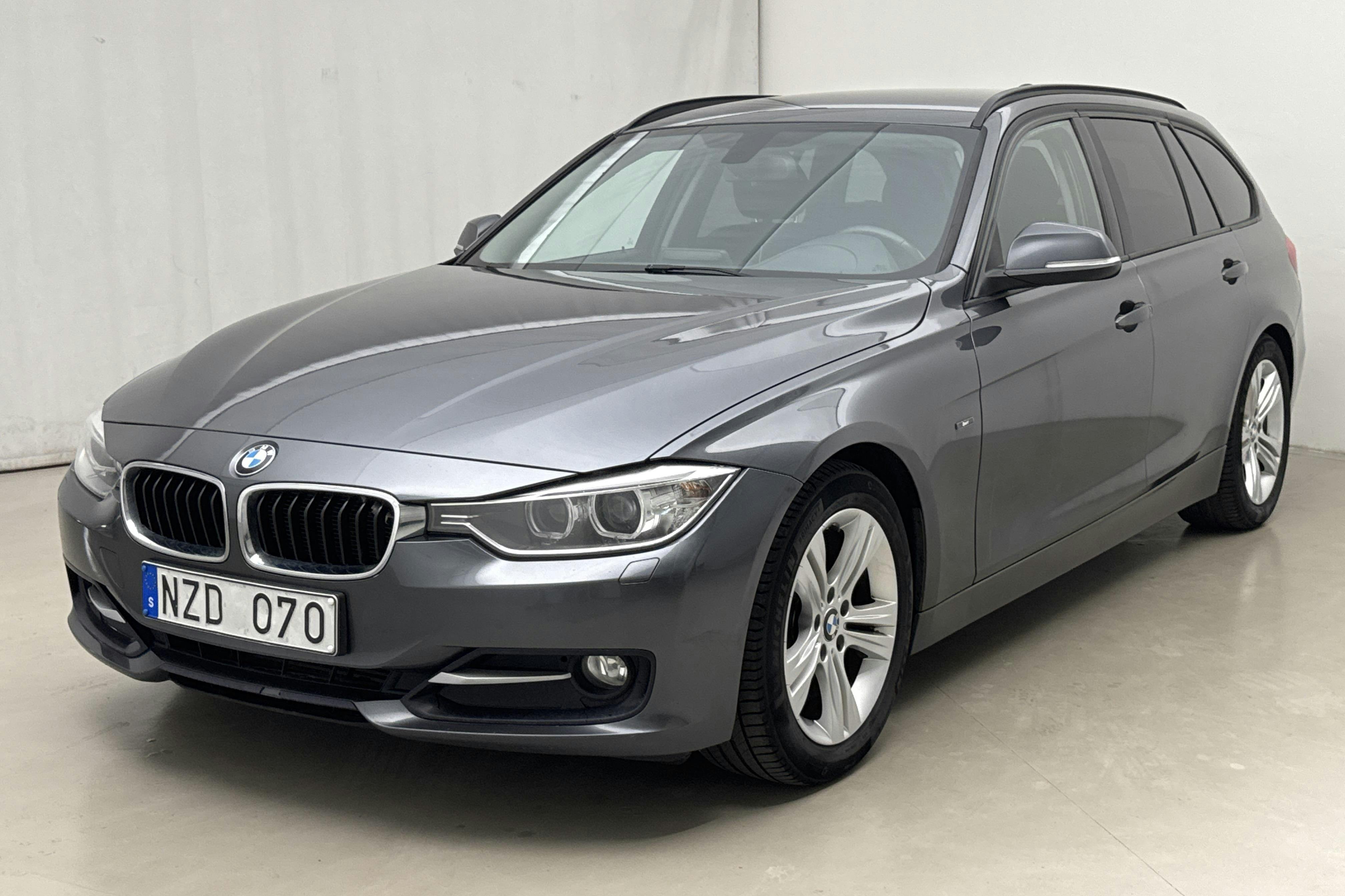 BMW 318d Touring, F31 (143hk) - 243 910 km - Automatic - gray - 2014