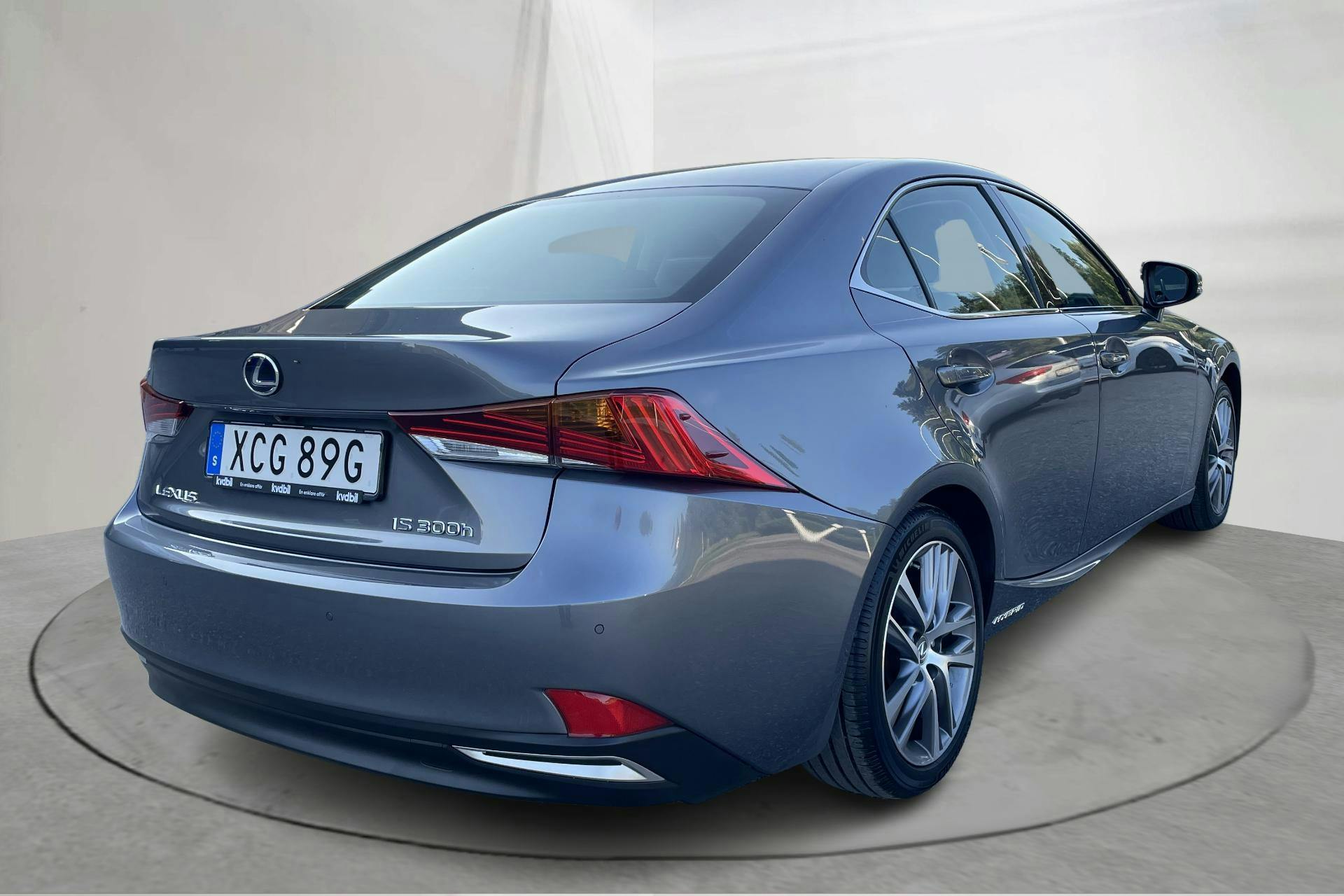 Lexus IS 300h (181hk) - 8 189 mil - Automat - grå - 2019