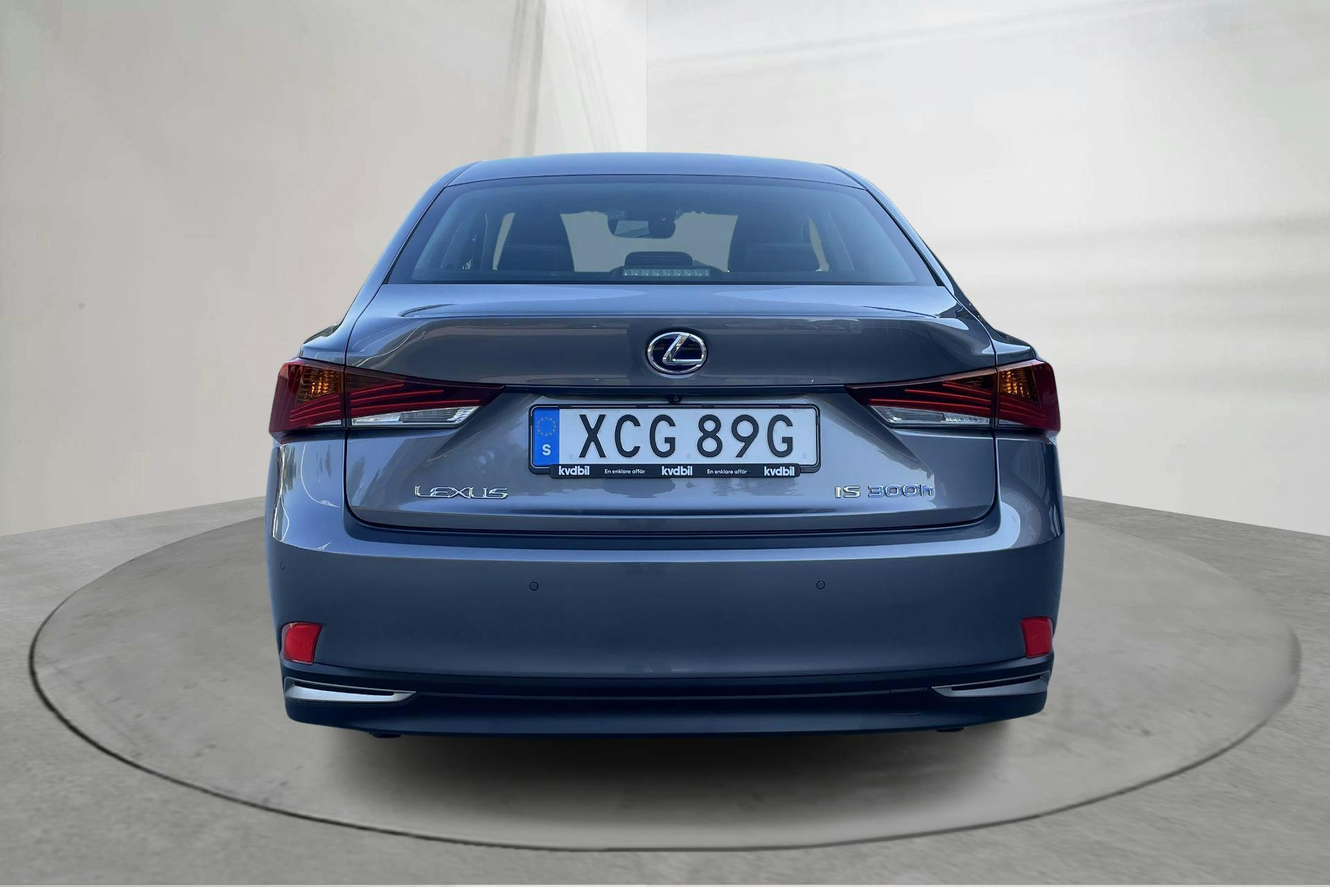 Lexus IS 300h (181hk) - 8 189 mil - Automat - grå - 2019