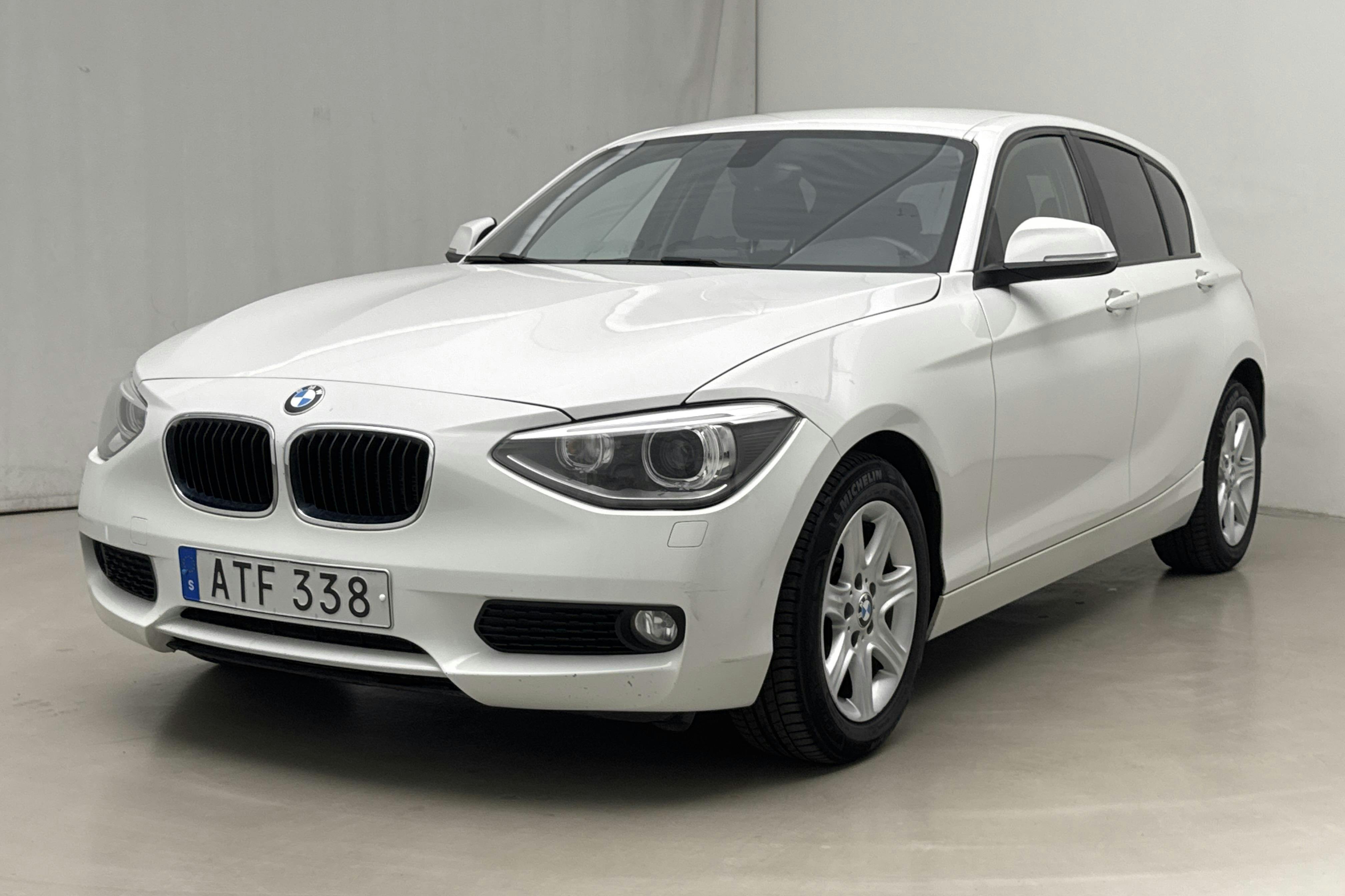 BMW 116i 5dr, F20 (136hk) - 17 439 mil - Manuell - vit - 2015