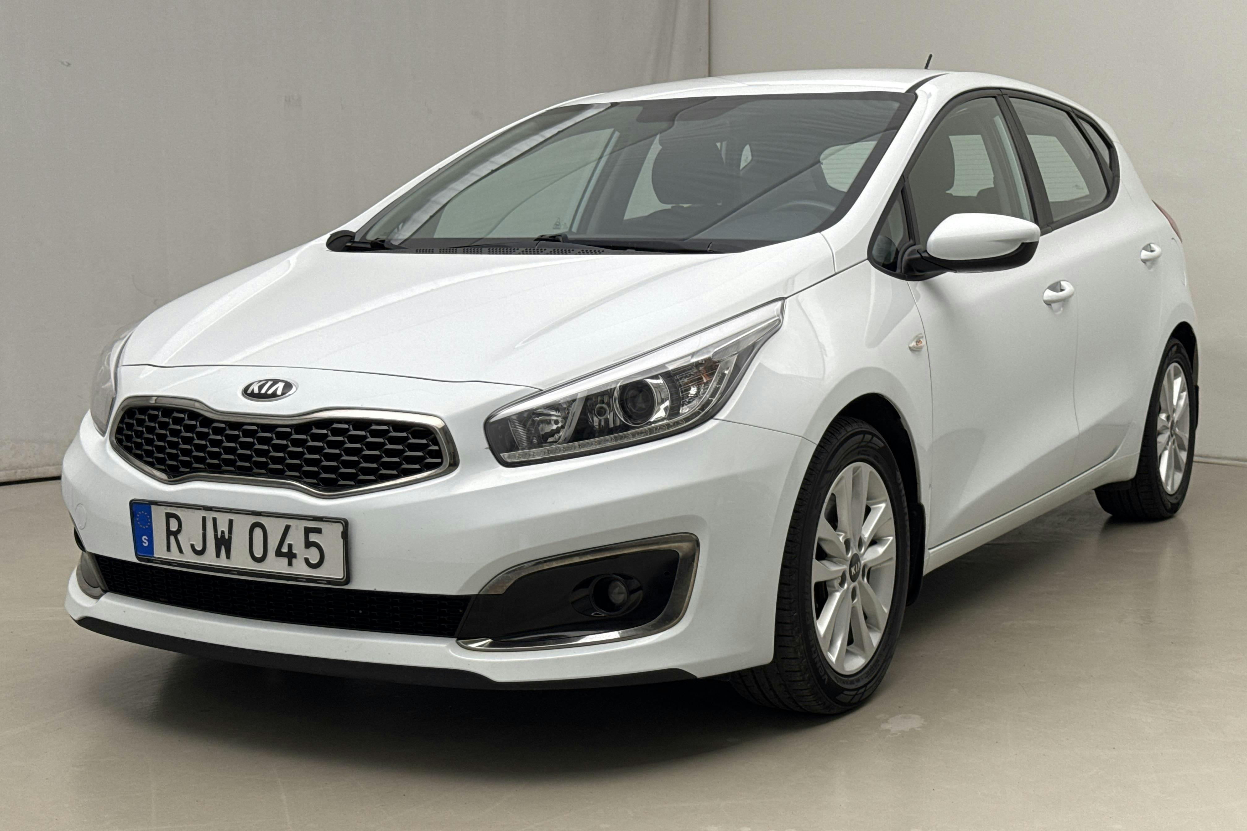 KIA Cee'd 1.4 T-GDi 5dr (100hk) - 90 140 km - Käsitsi - valge - 2017